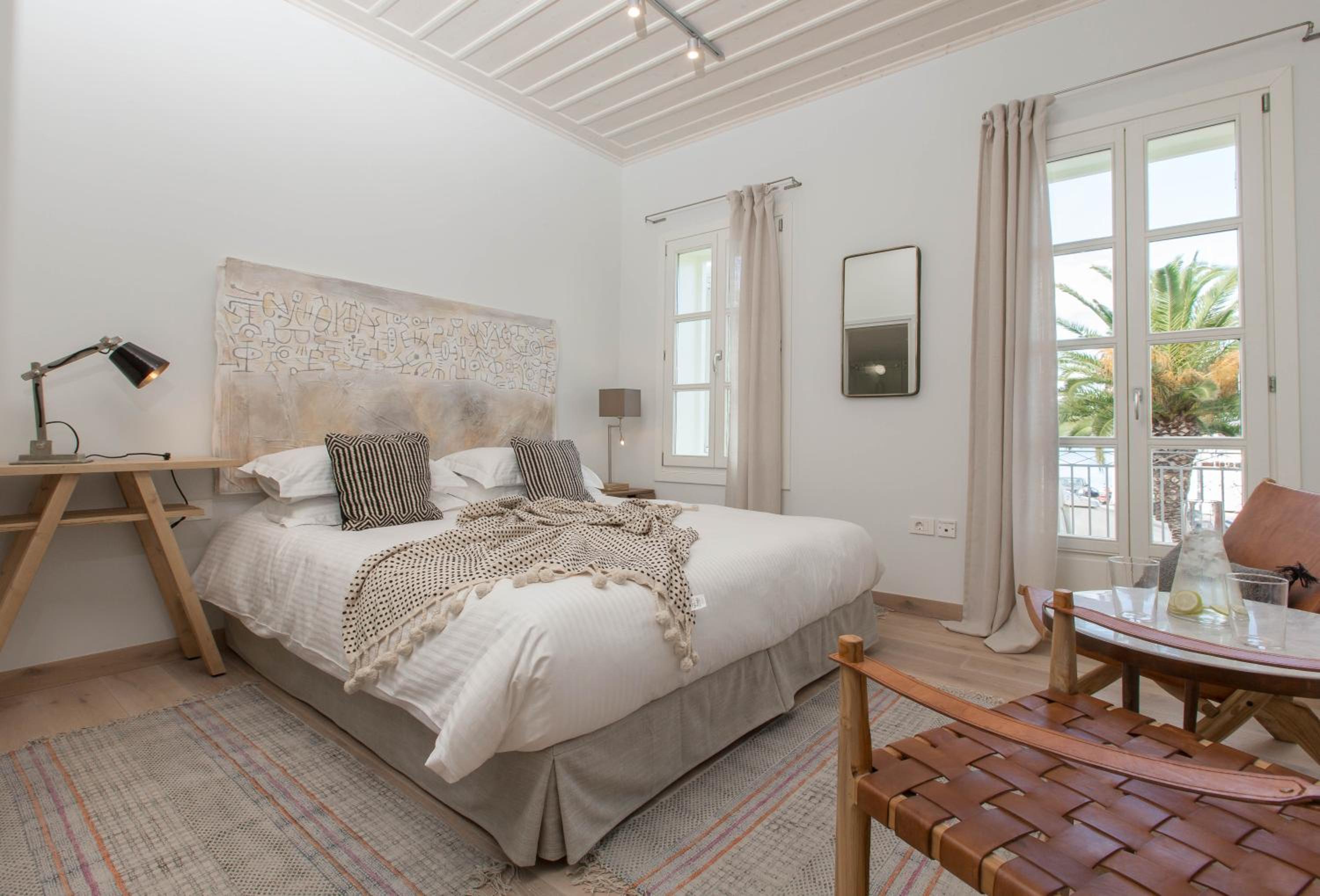 Amymone Suites