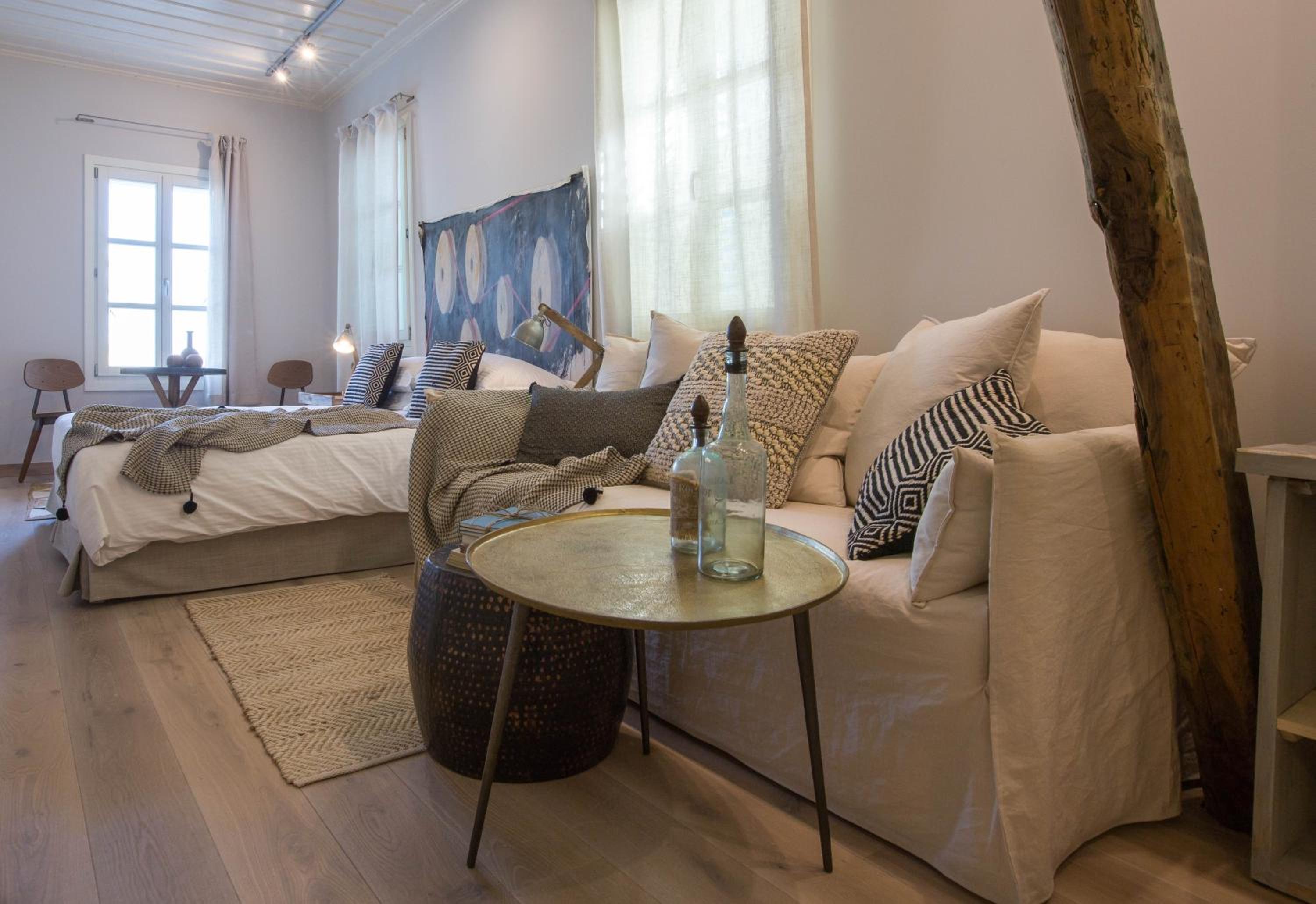 Amymone Suites