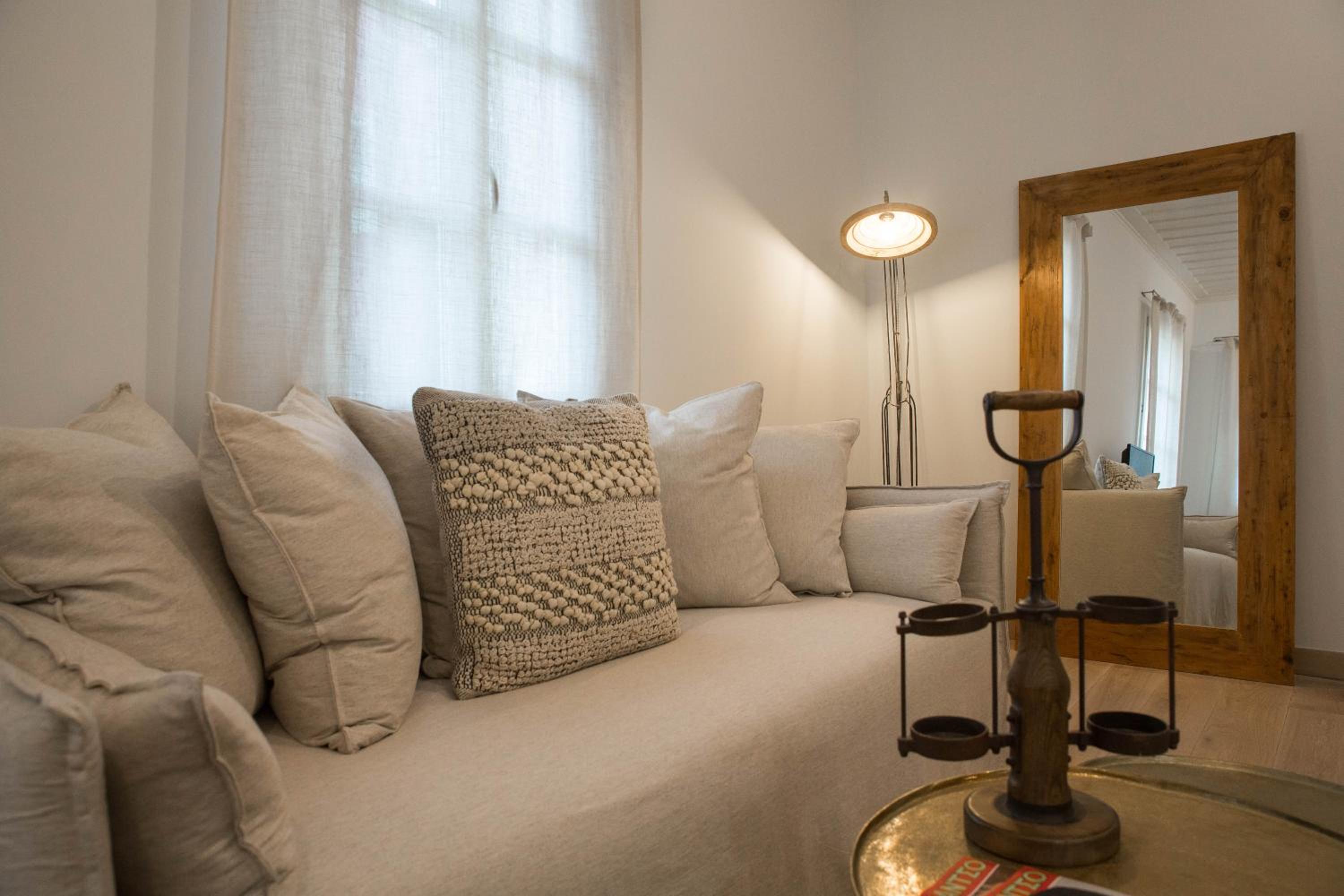 Amymone Suites