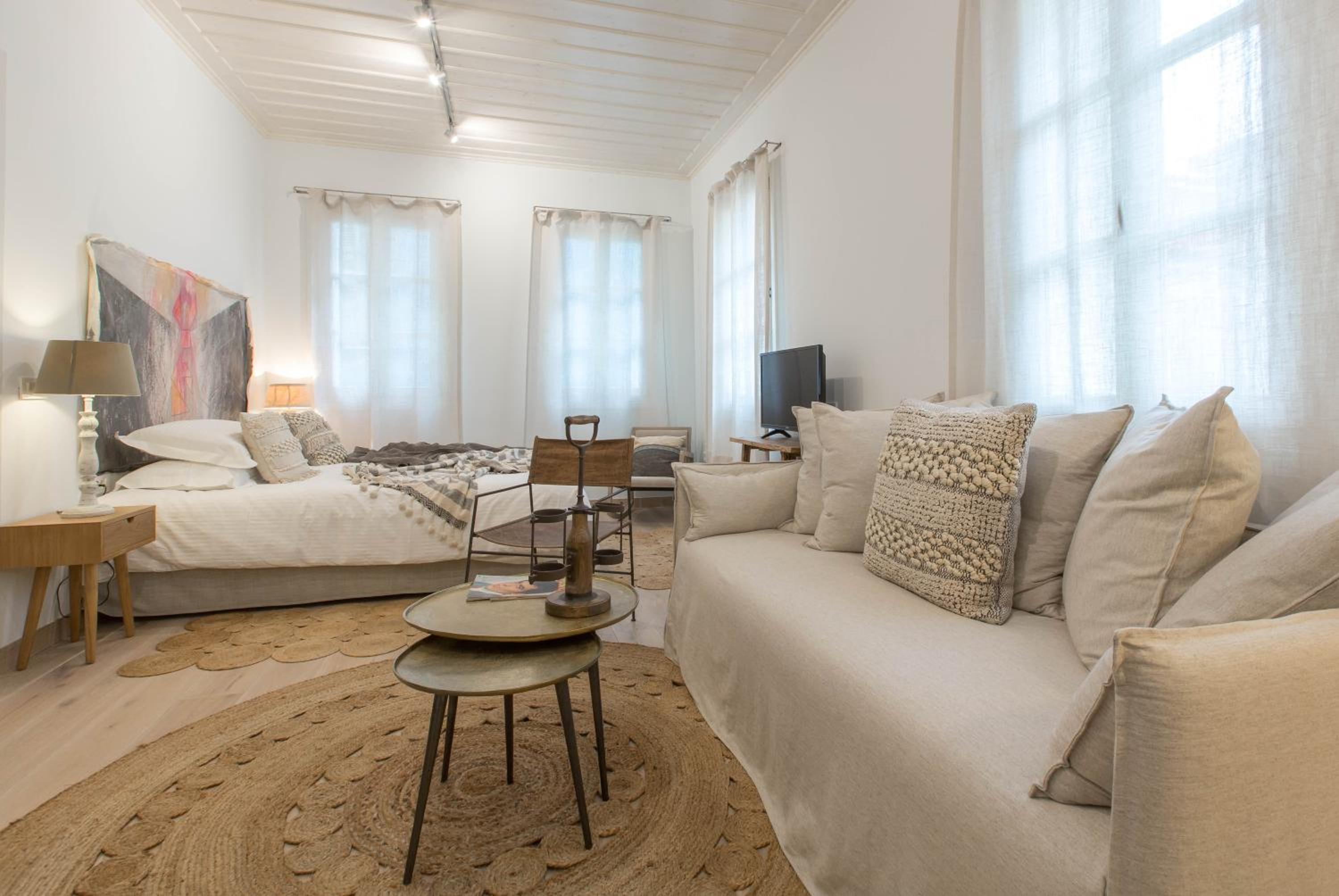 Amymone Suites