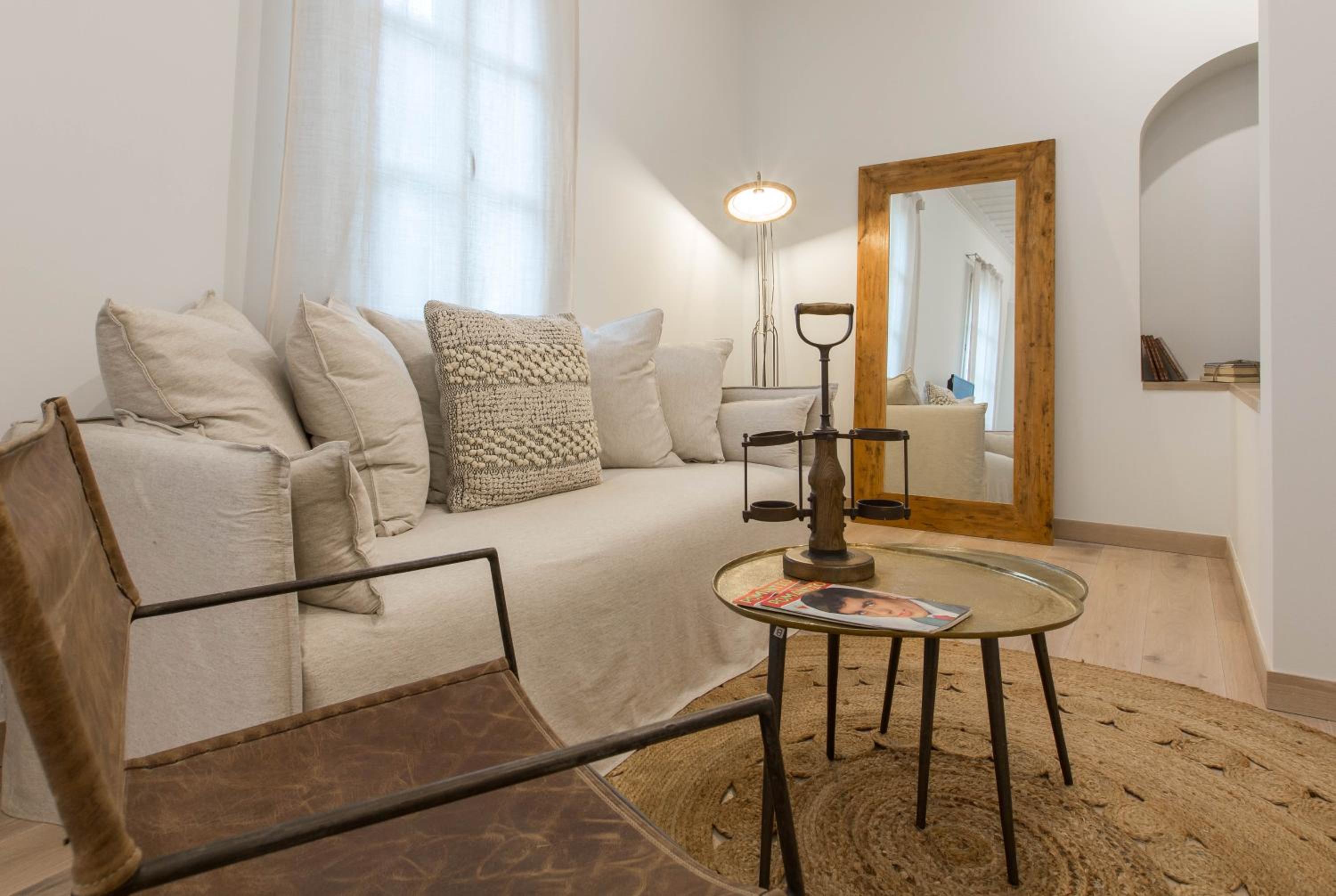 Amymone Suites