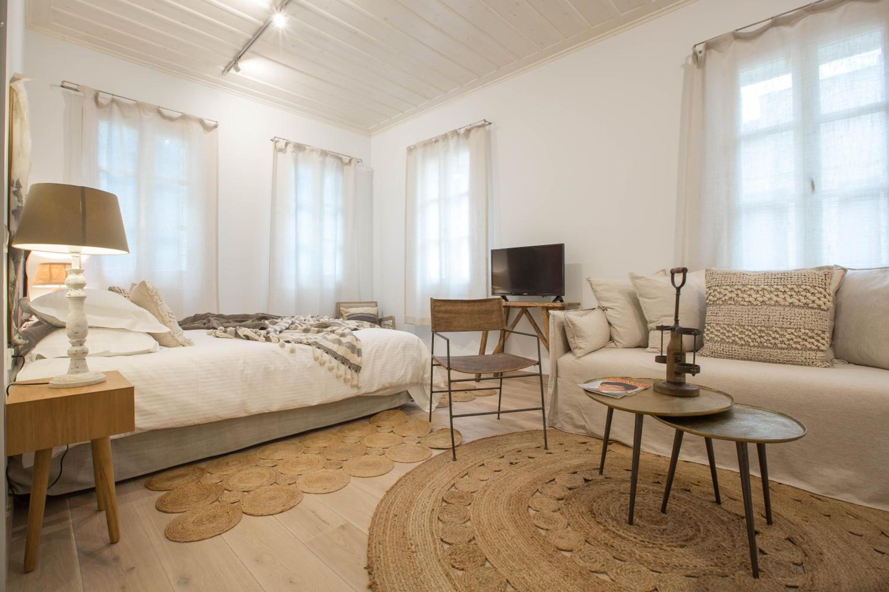 Amymone Suites