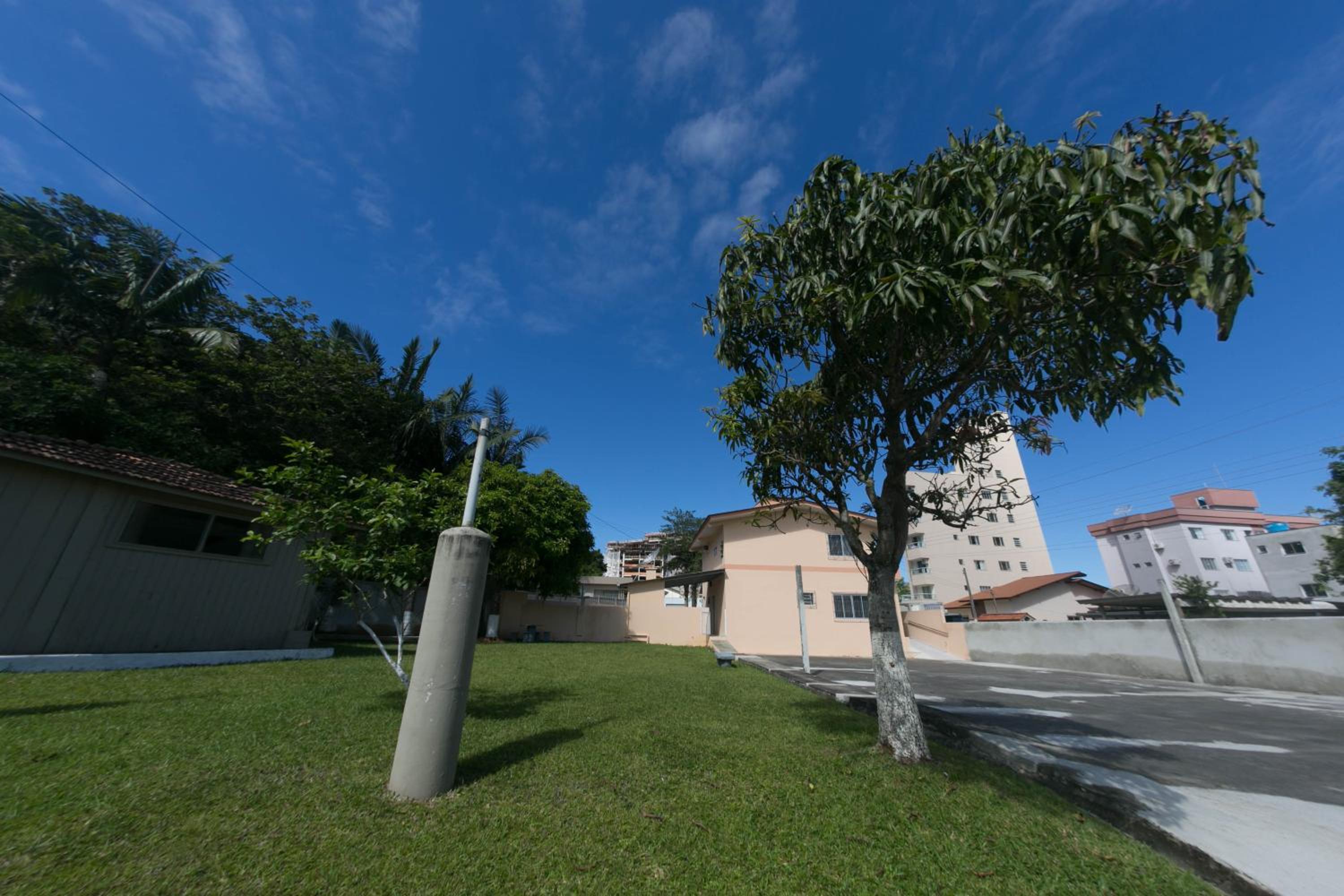 KIT 5 - Estúdio com churrasqueira piscina ar wifI vaga cozinha