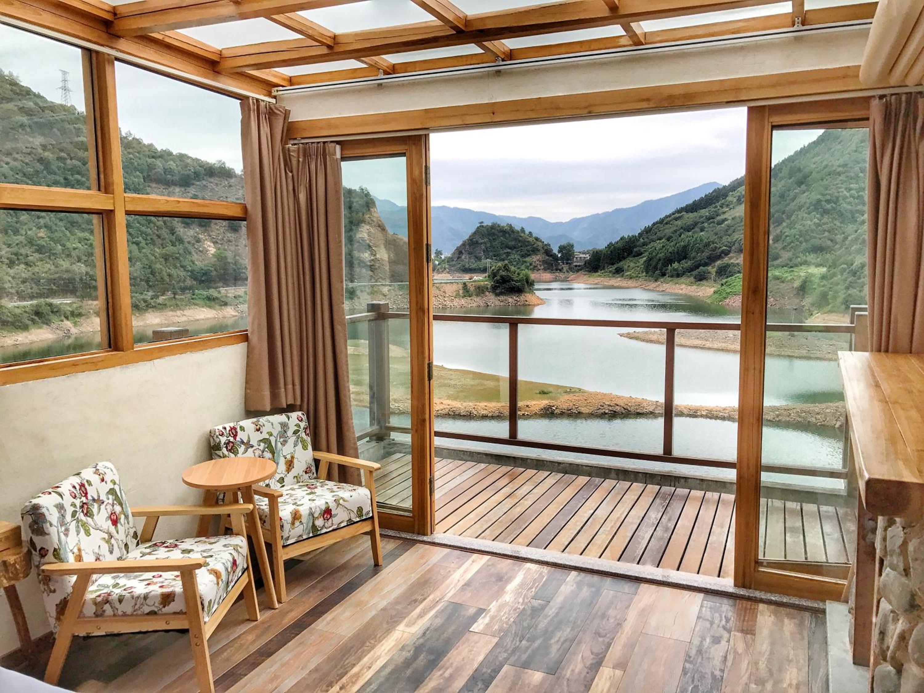The Lake View Deyishe Resort in Thousand Island Lake view 2