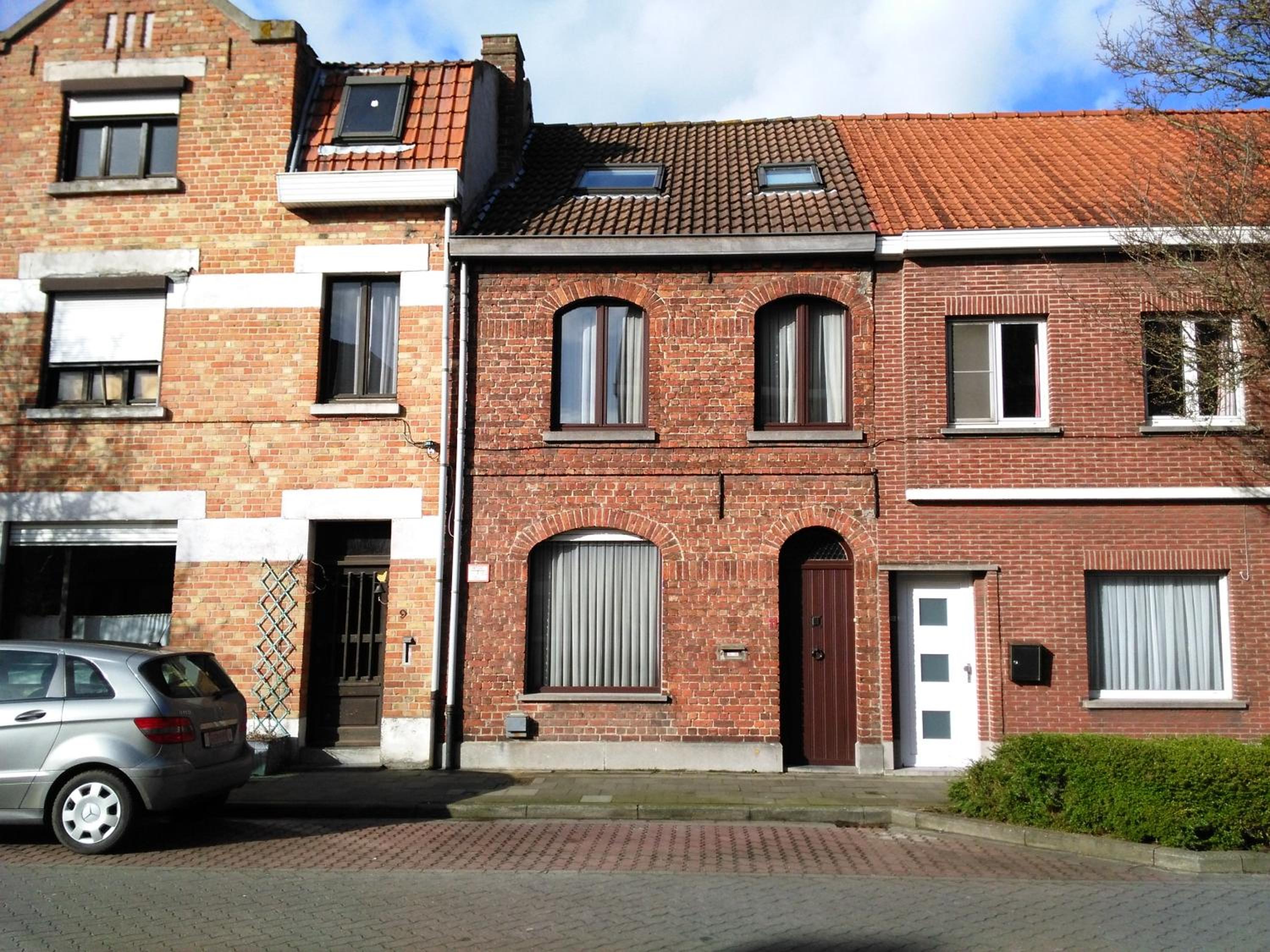 Close to centre, 3 rooms, 2 bathr & wc, free parking & wifi, spacious living area & kitchen