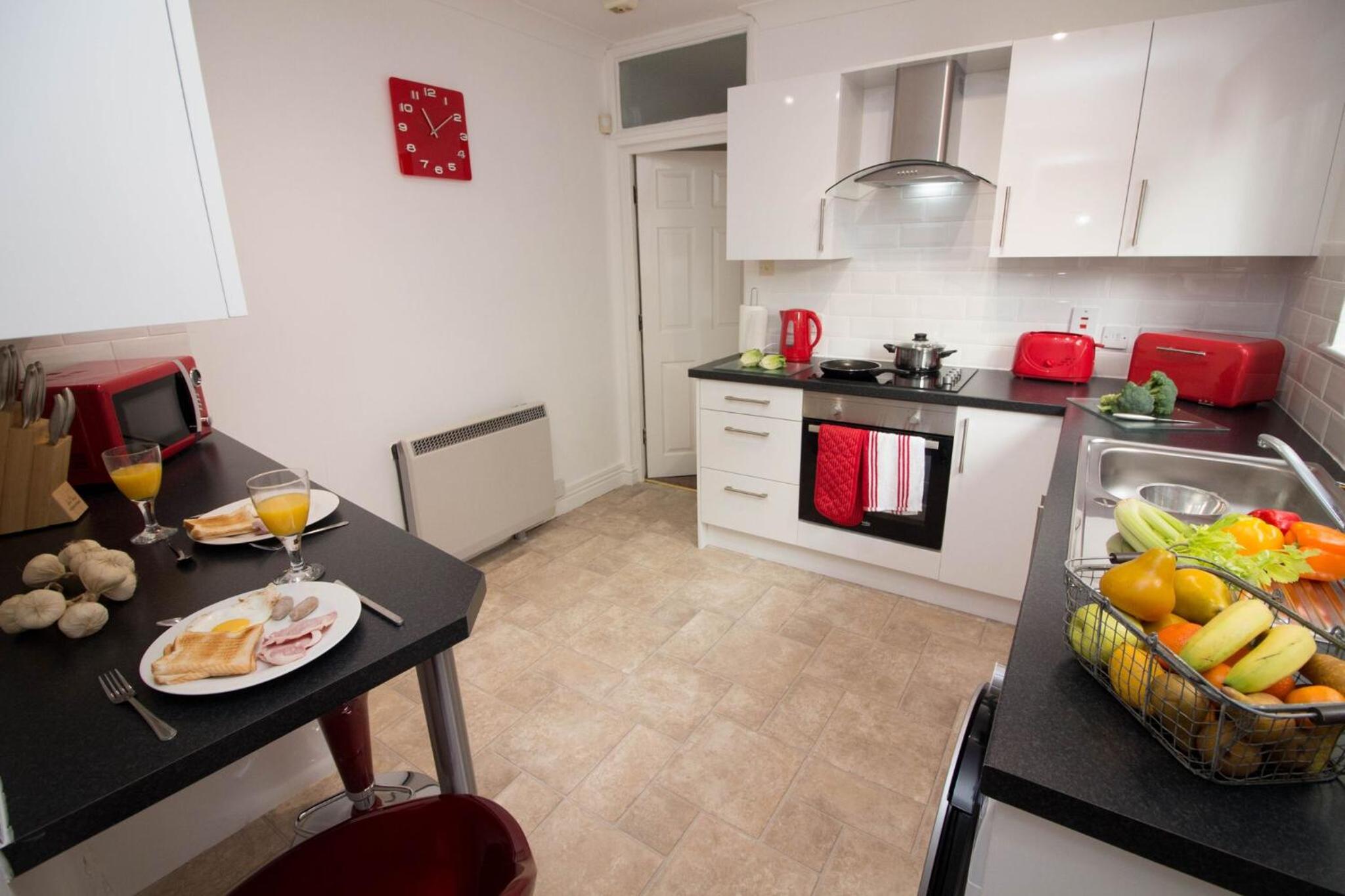 Lovely Sea Front House in Cleethorpes on Beachfront sleeps up-to 6 view 5