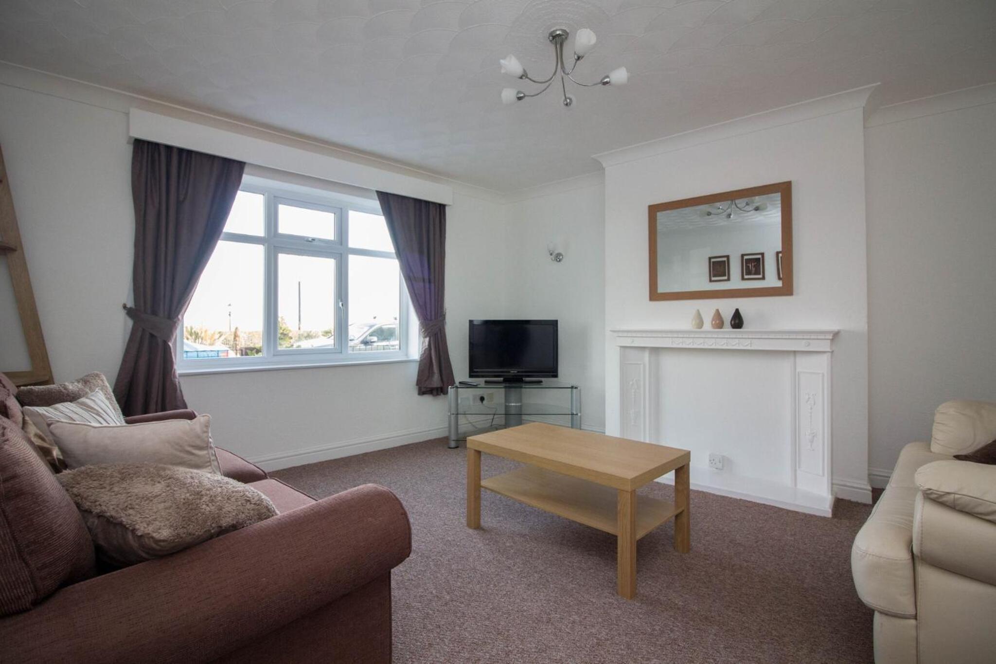 Lovely Sea Front House in Cleethorpes on Beachfront sleeps up-to 6 view 4