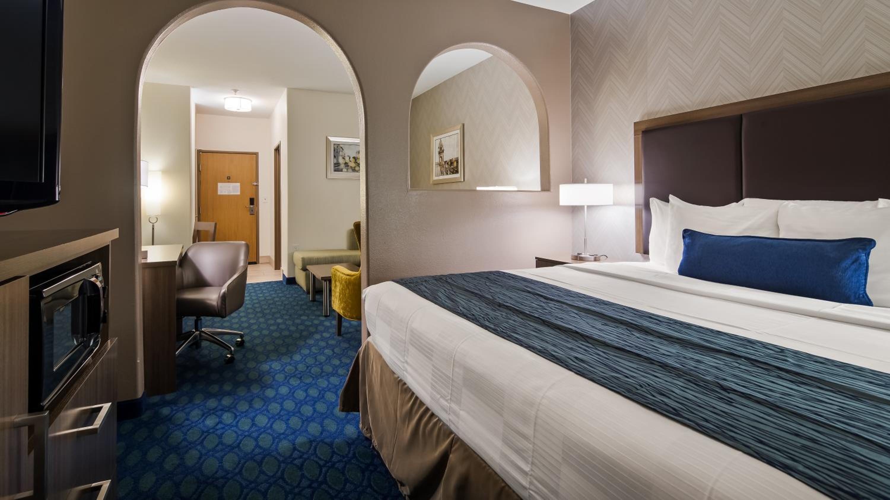 Best Western PLUS Tulsa Inn & Suites