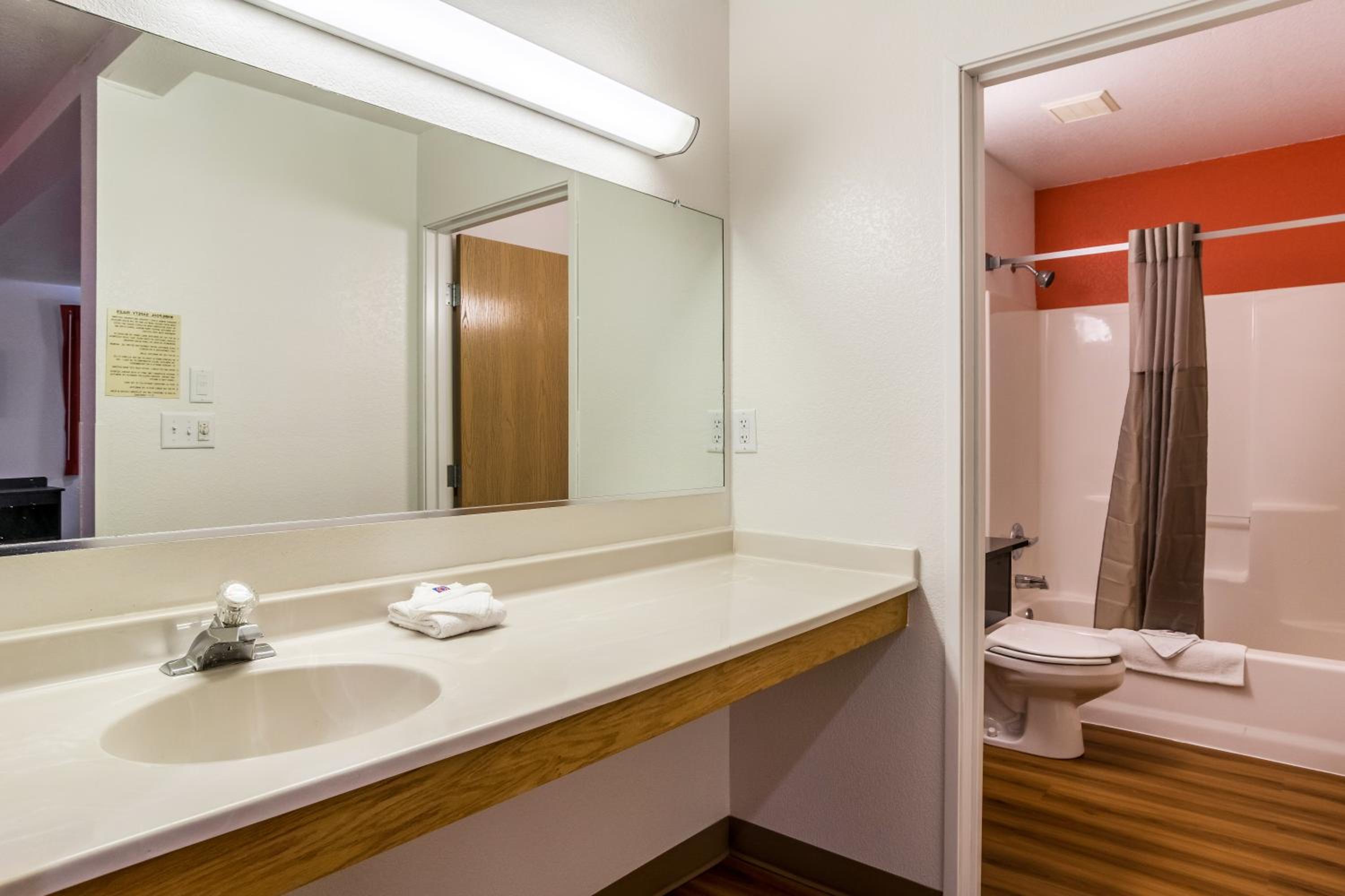 Motel 6-Barkeyville, PA - Property Image 6