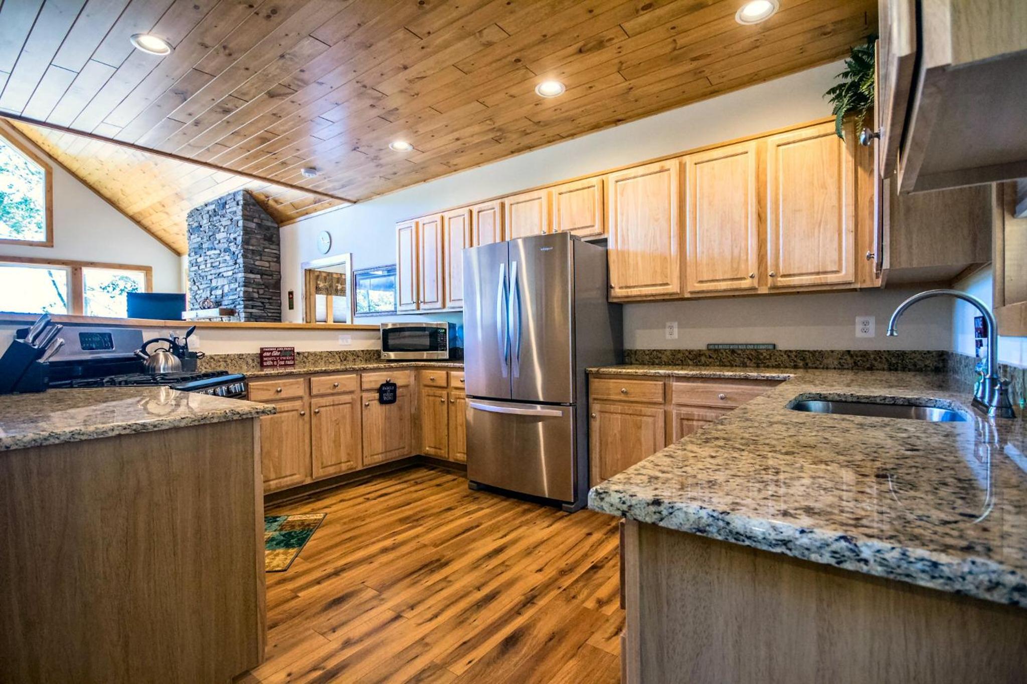 Eagle's Nest- A pet friendly cabin on the river! view 5
