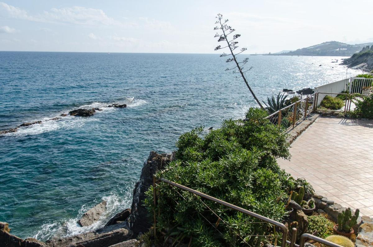 Holiday Apartment by the sea - breathtaking location view 2