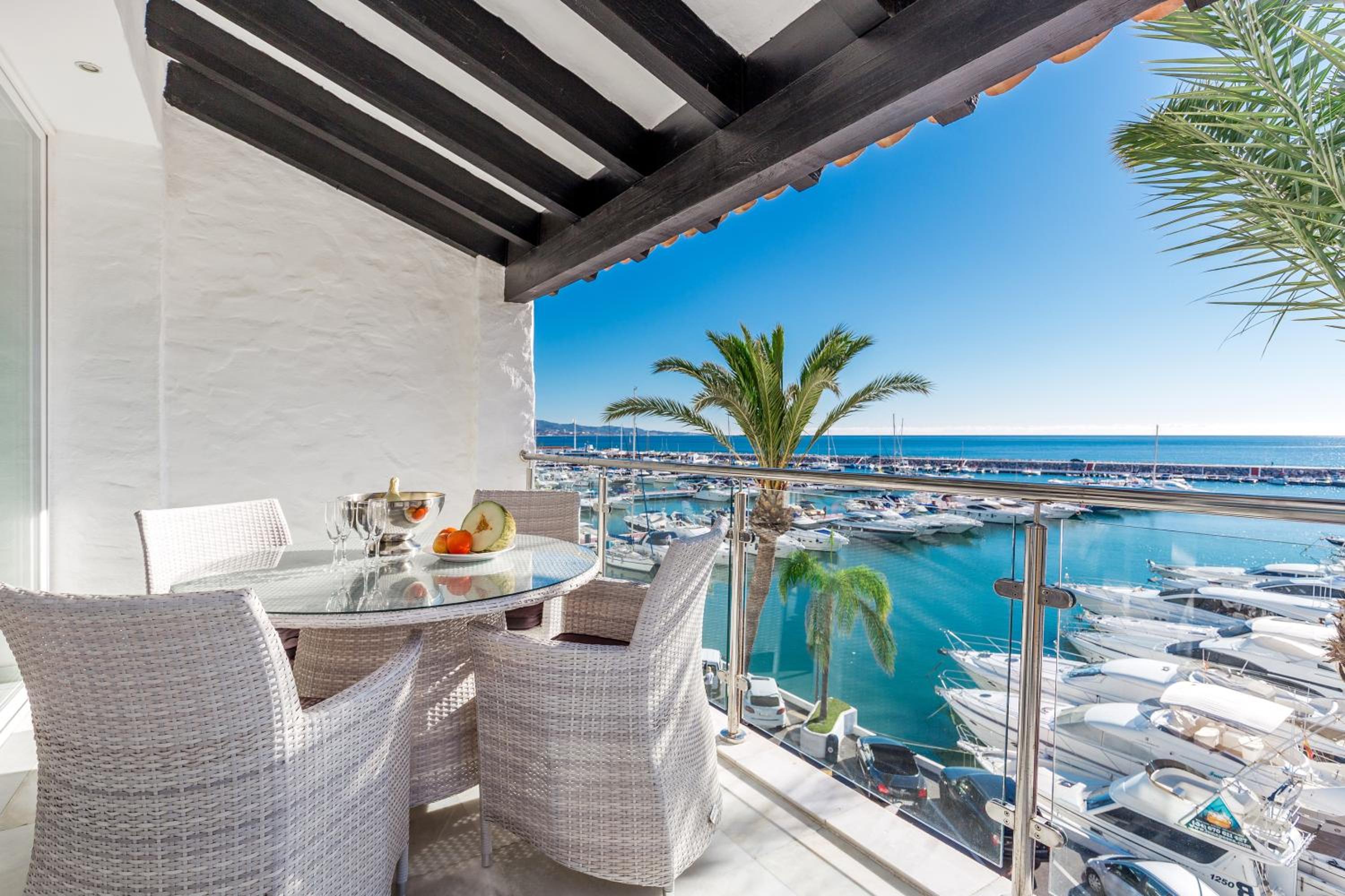 Front Line Penthouse Puerto Banus With Sea Views photo 5
