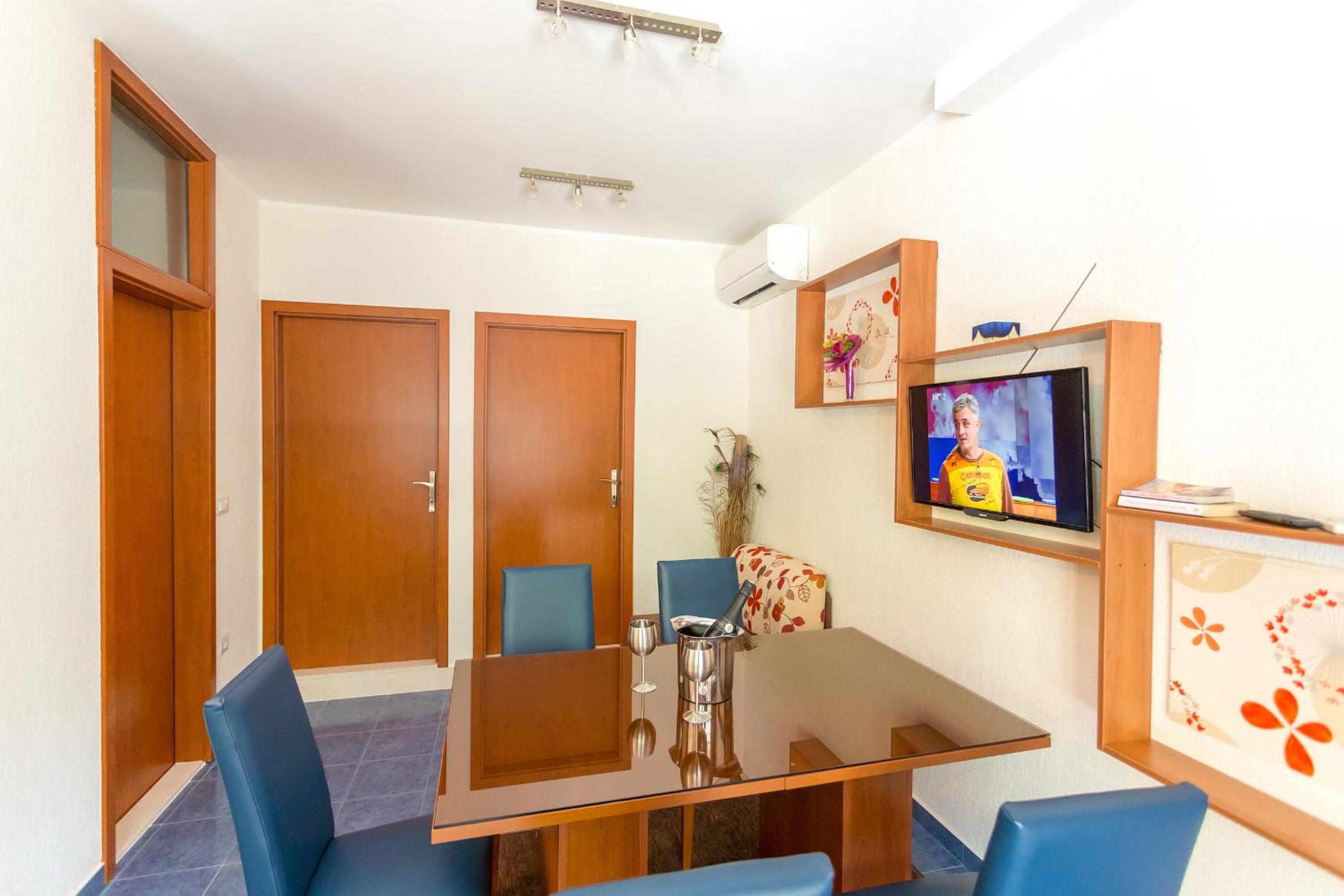 Niki Apartment