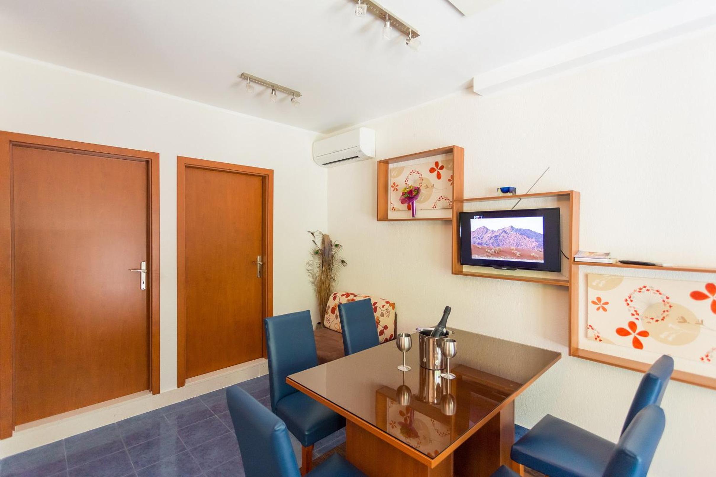 Niki Apartment
