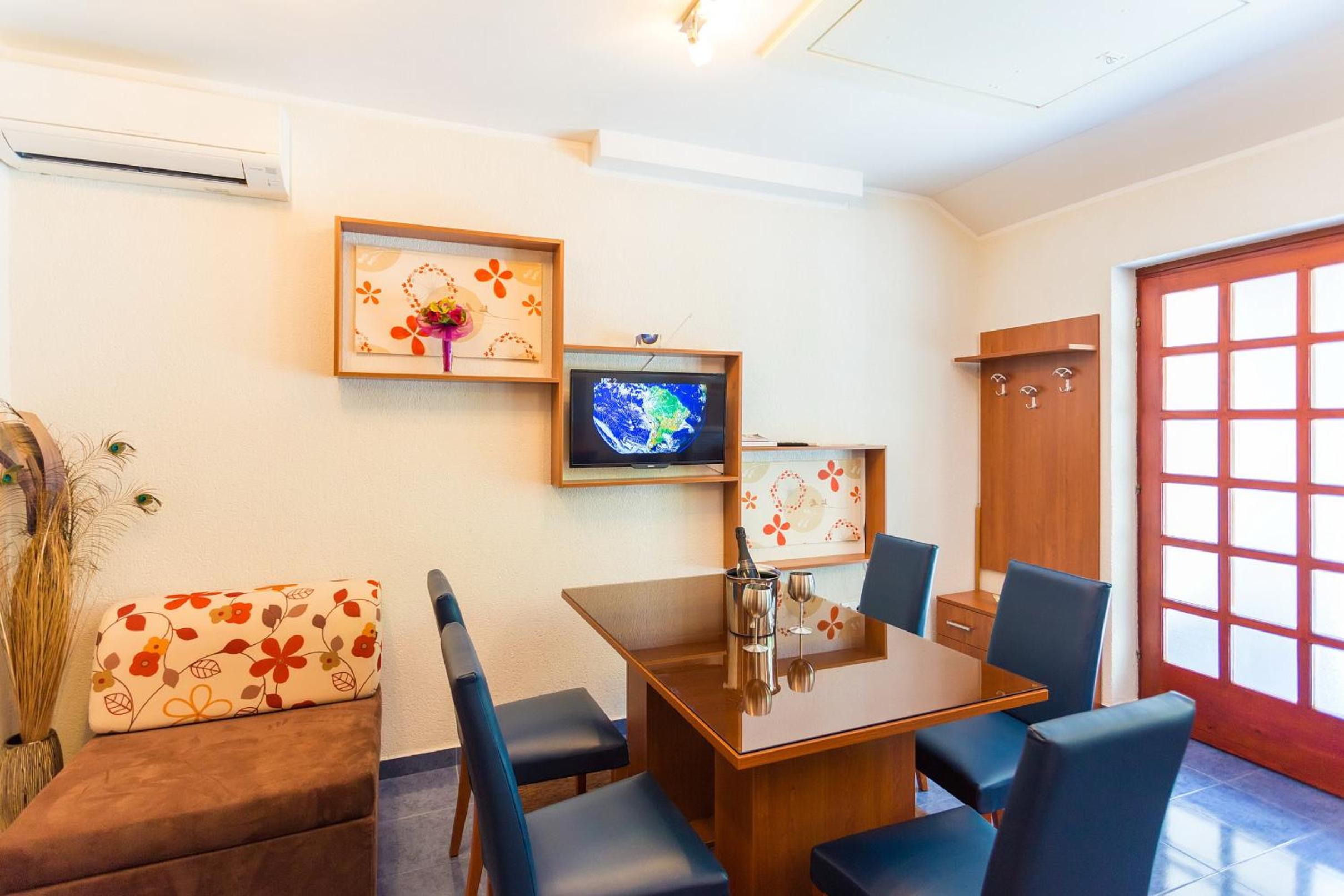 Niki Apartment