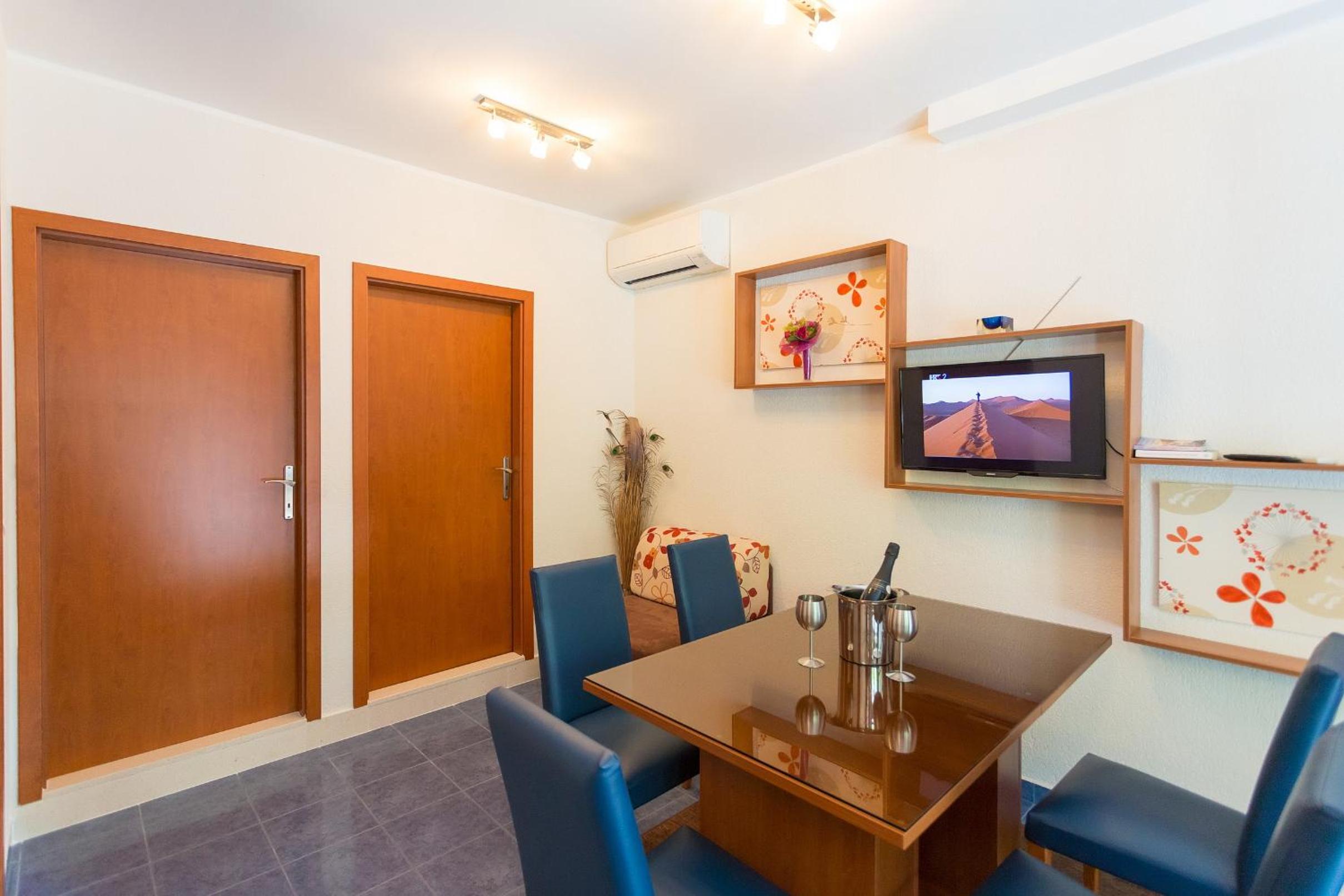 Niki Apartment