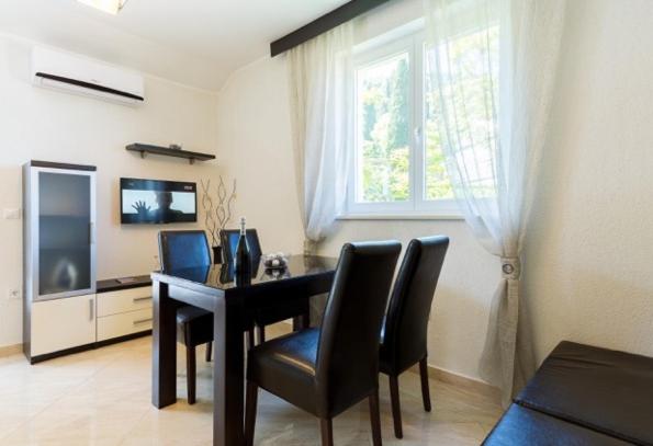 Niki Apartment