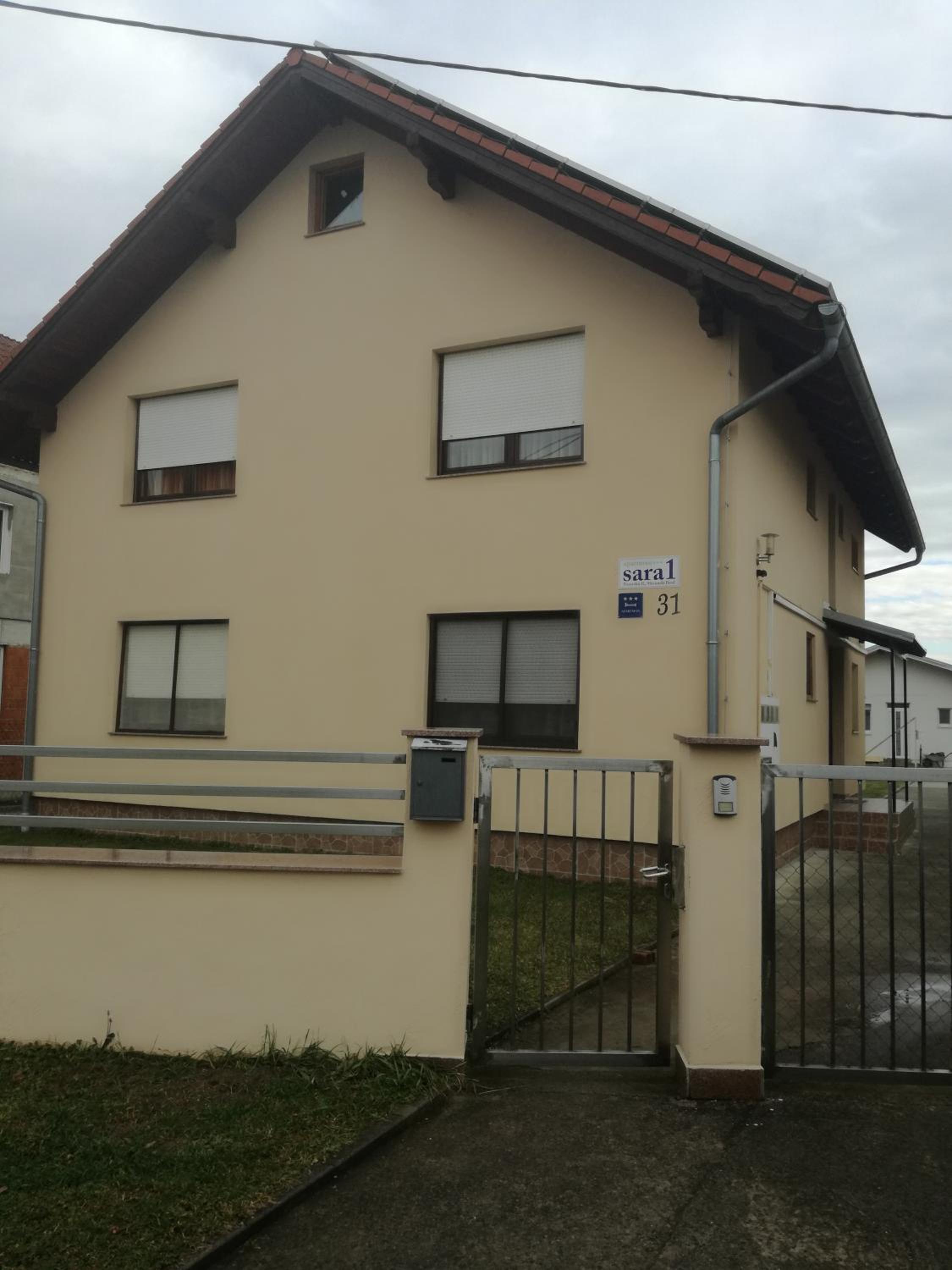 Hotel sara1 - Image 1