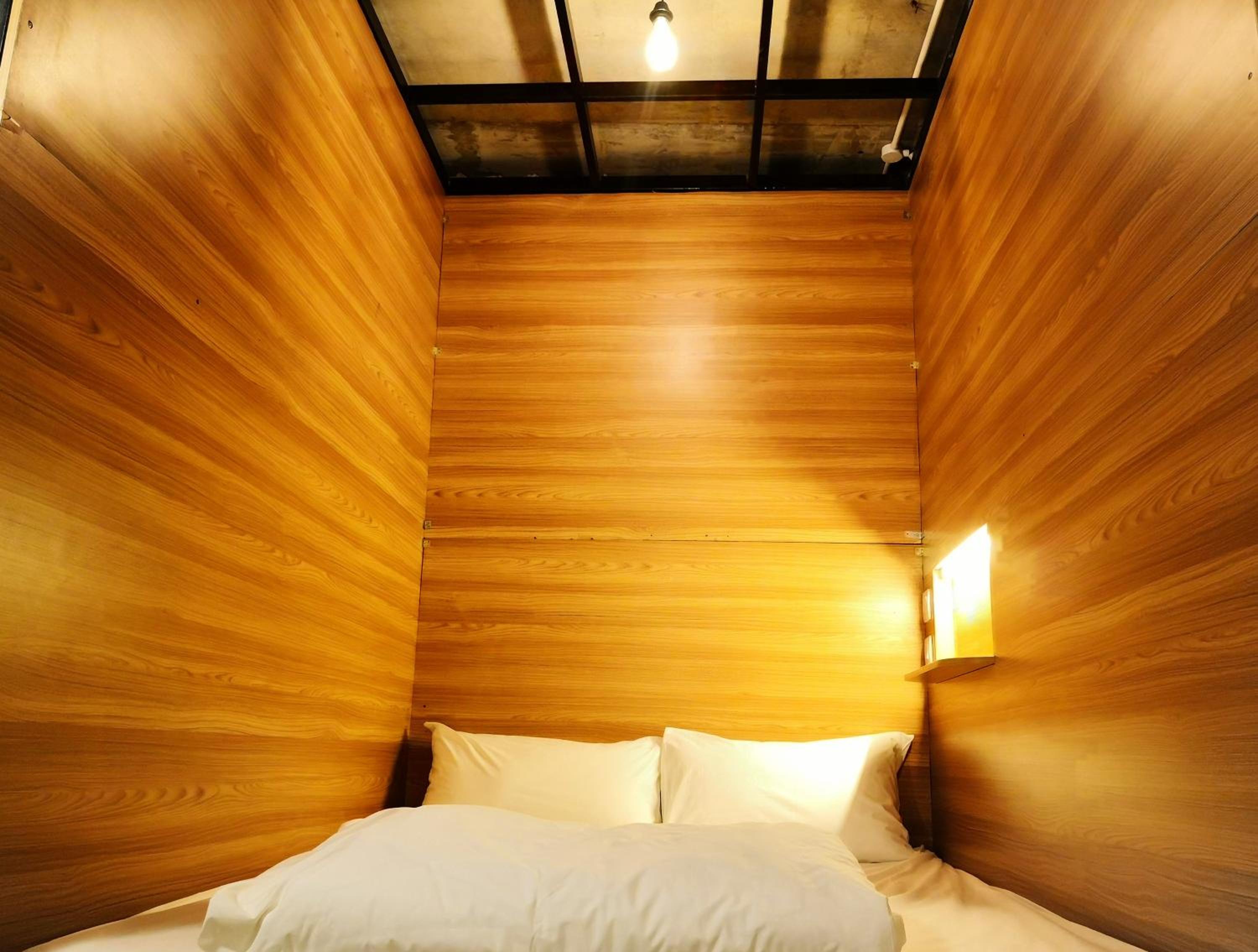 Chinatown Hostel by Mingle - Rooftop Private Jacuzzi with Bar