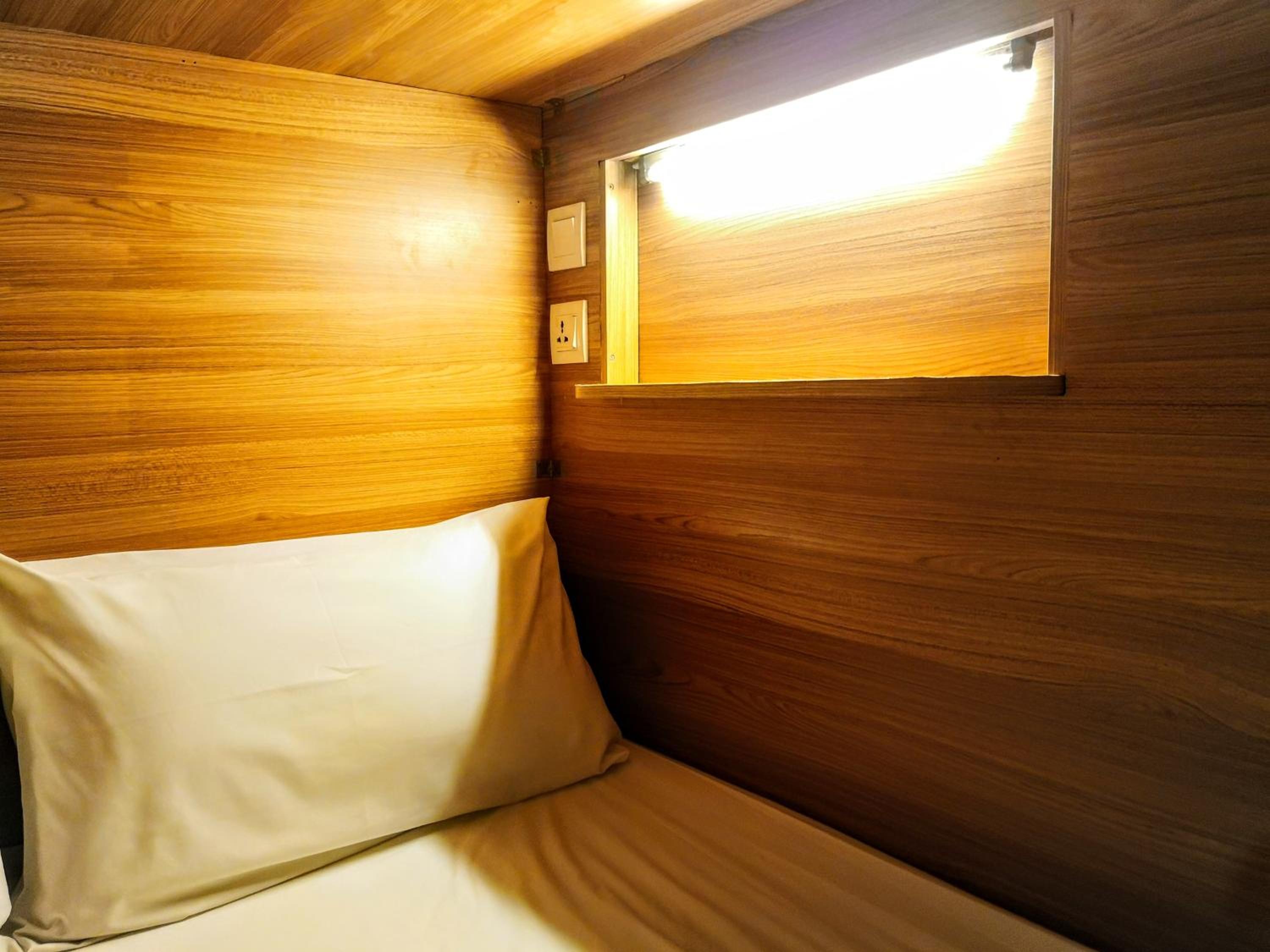 Chinatown Hostel by Mingle - Rooftop Private Jacuzzi with Bar