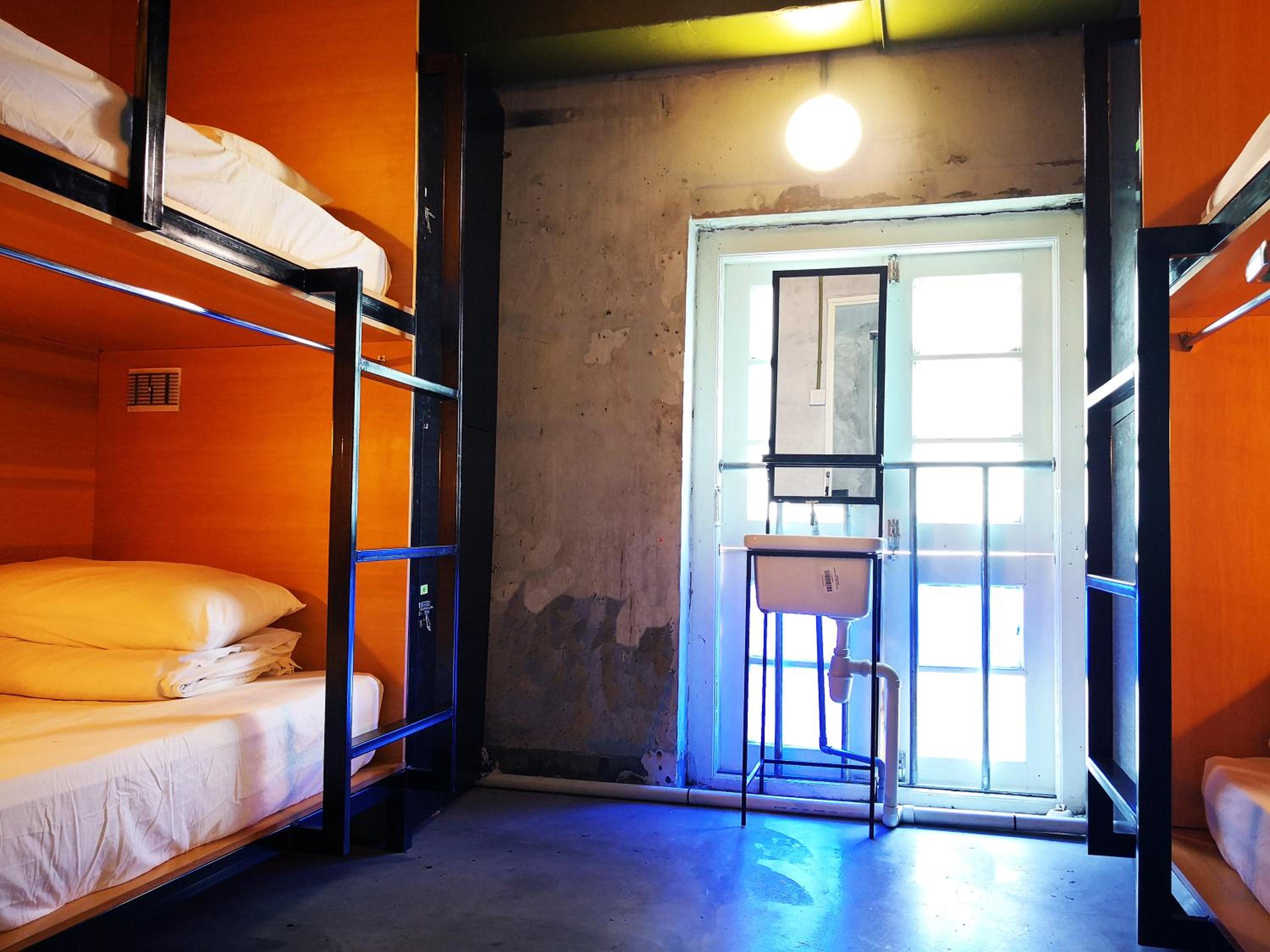 Chinatown Hostel by Mingle - Rooftop Private Jacuzzi with Bar