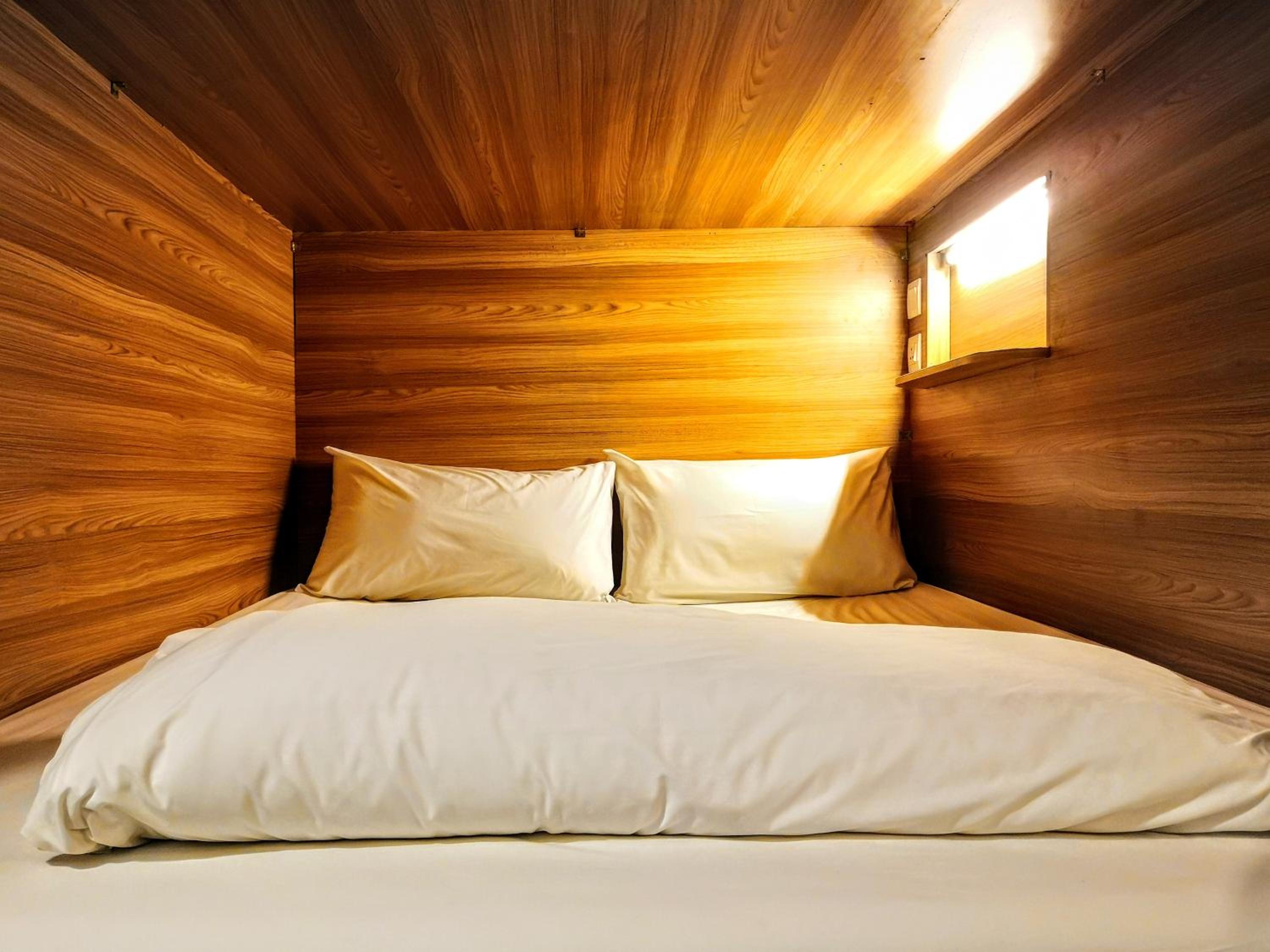 Chinatown Hostel by Mingle - Rooftop Private Jacuzzi with Bar