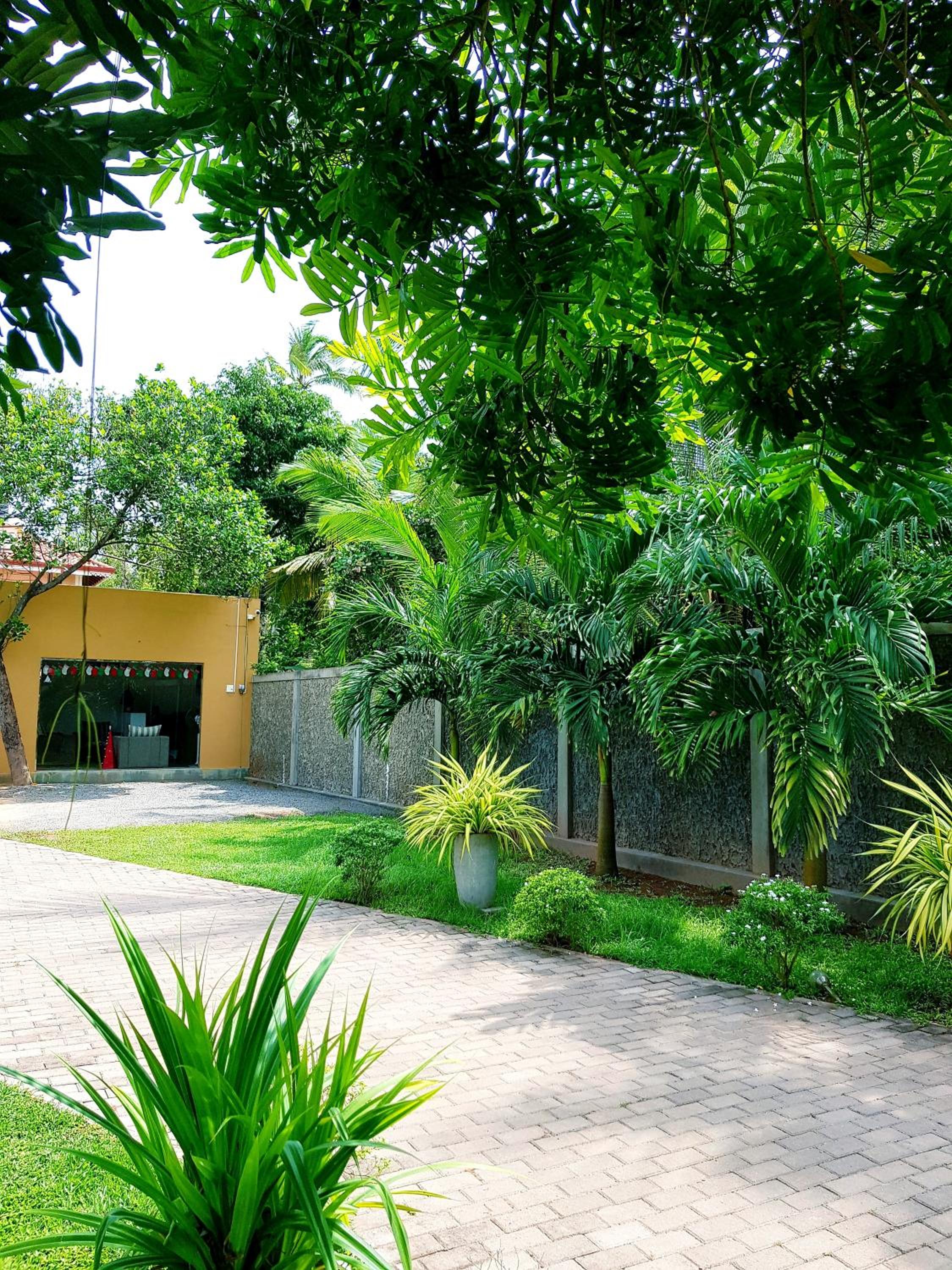 Sea Breeze Deluxe Inn