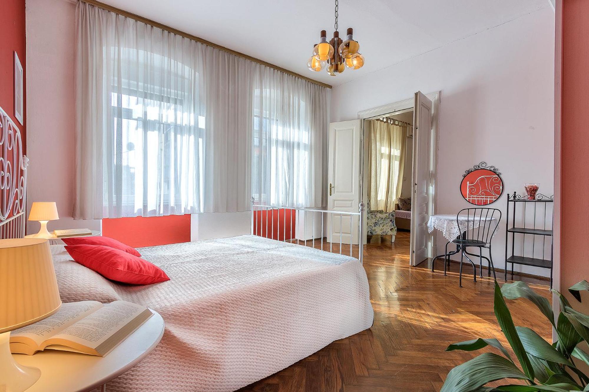 Pula city center big apartment with private parking view 3