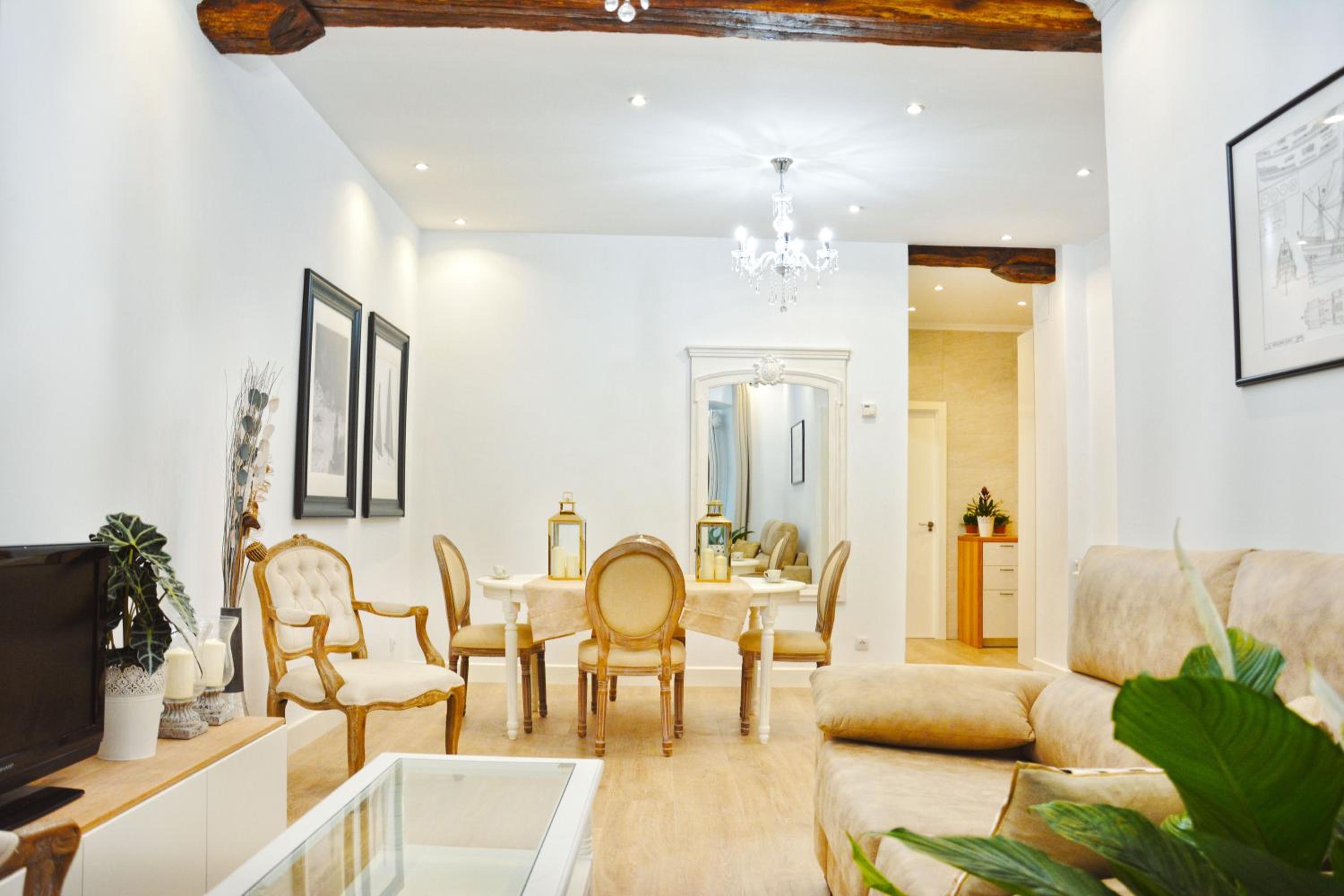 LUX CITYHALL + PARKING