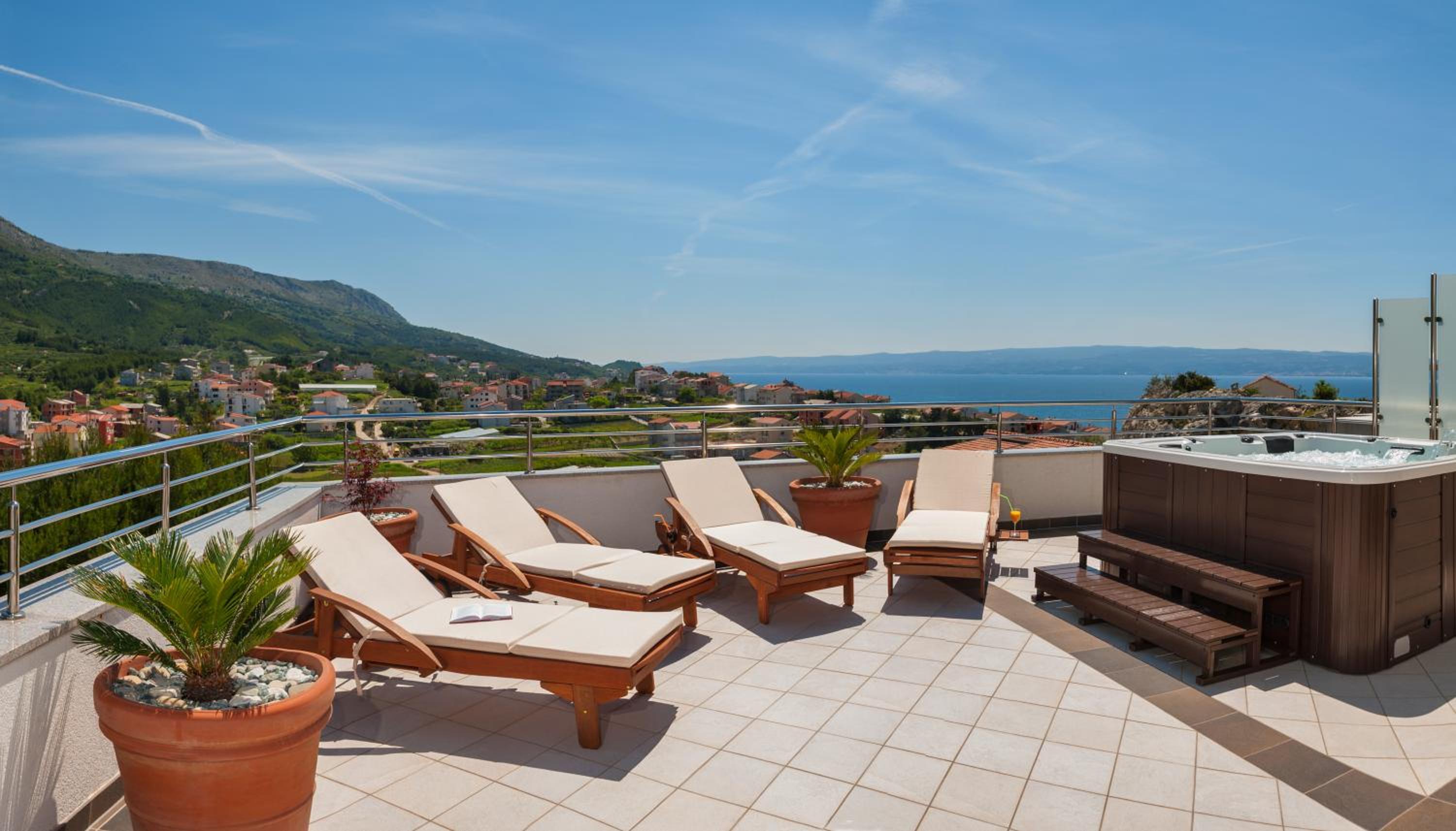 VILLA ARYA - Heated pool, roof hot tub, gym, near the beach with amazing views! view 2