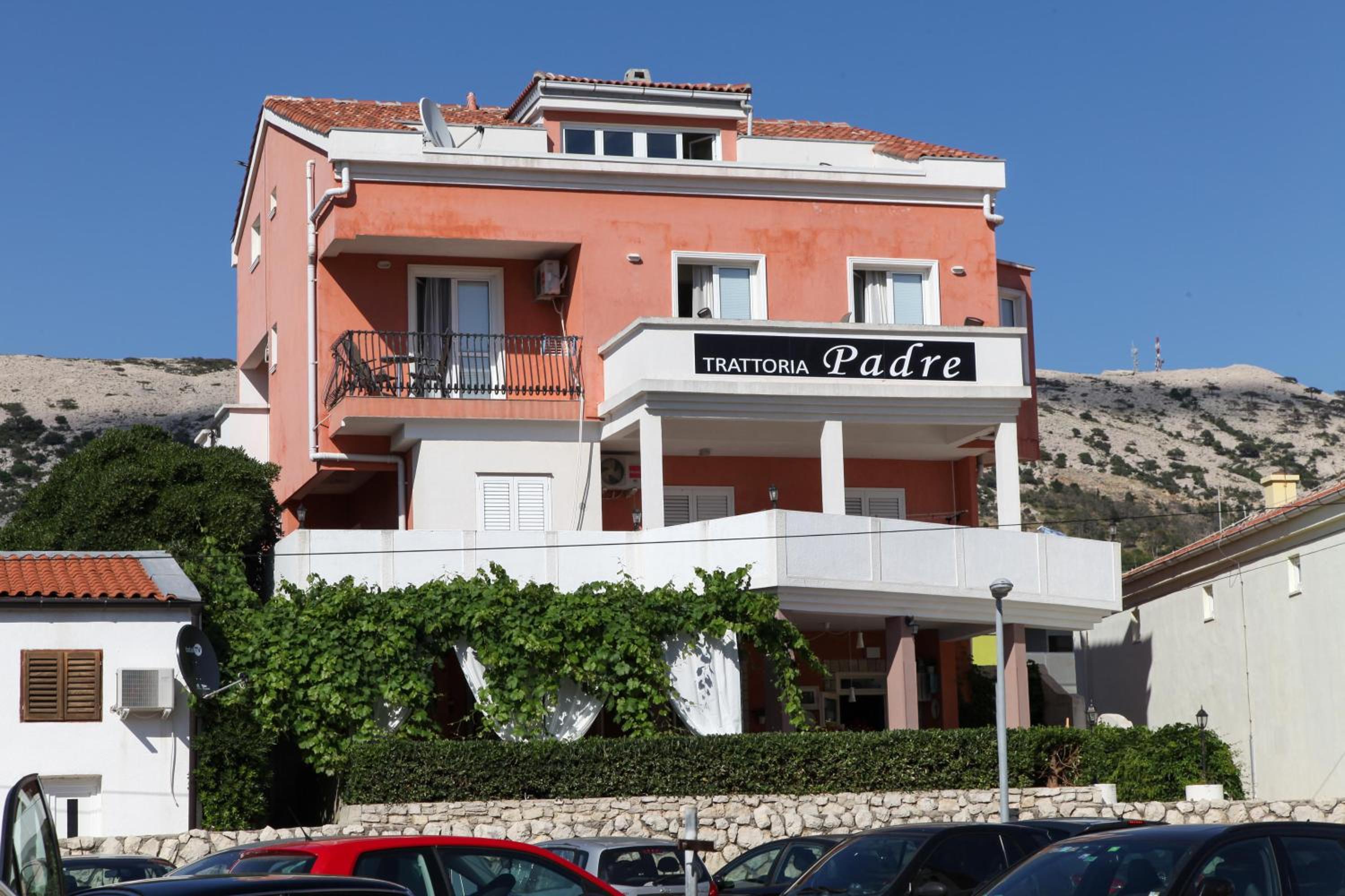 Hotel Rooms Villa Padre - Image 1