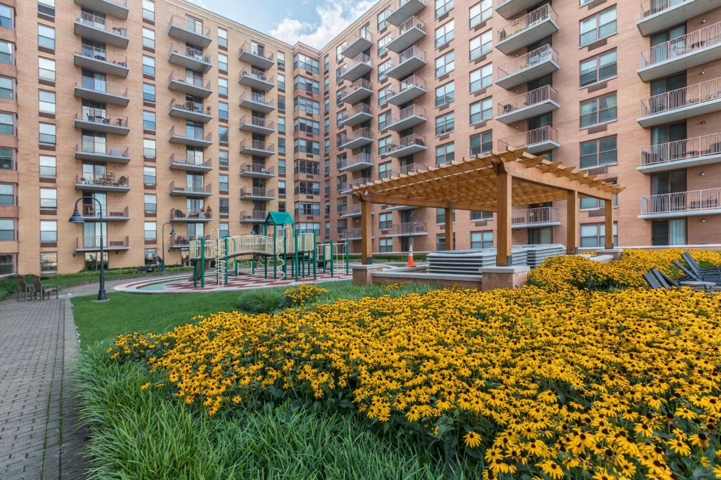 Global Luxury Suites at Hoboken Waterfront
