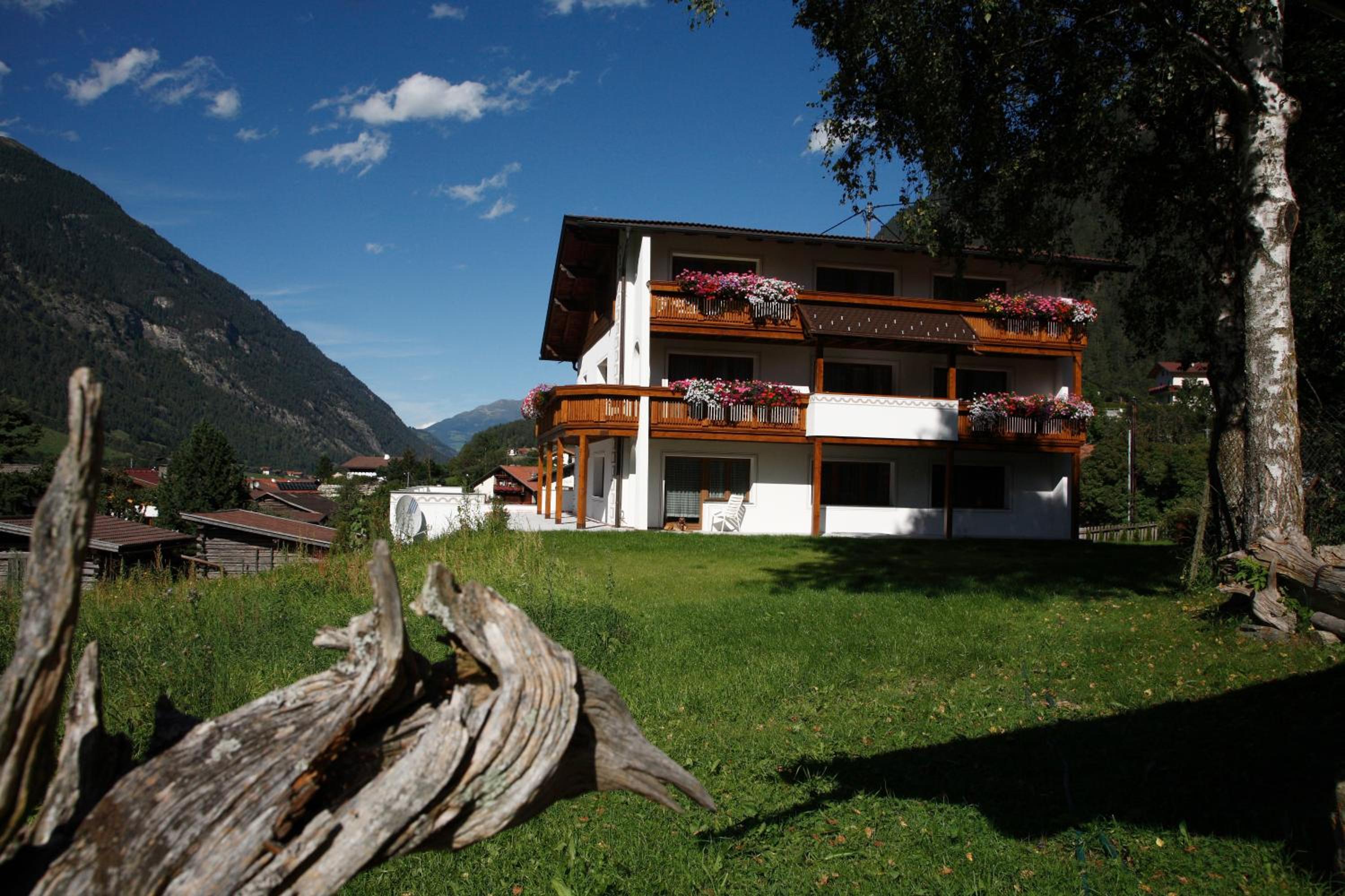 Hotel Apart Piz Mondin - Image 1