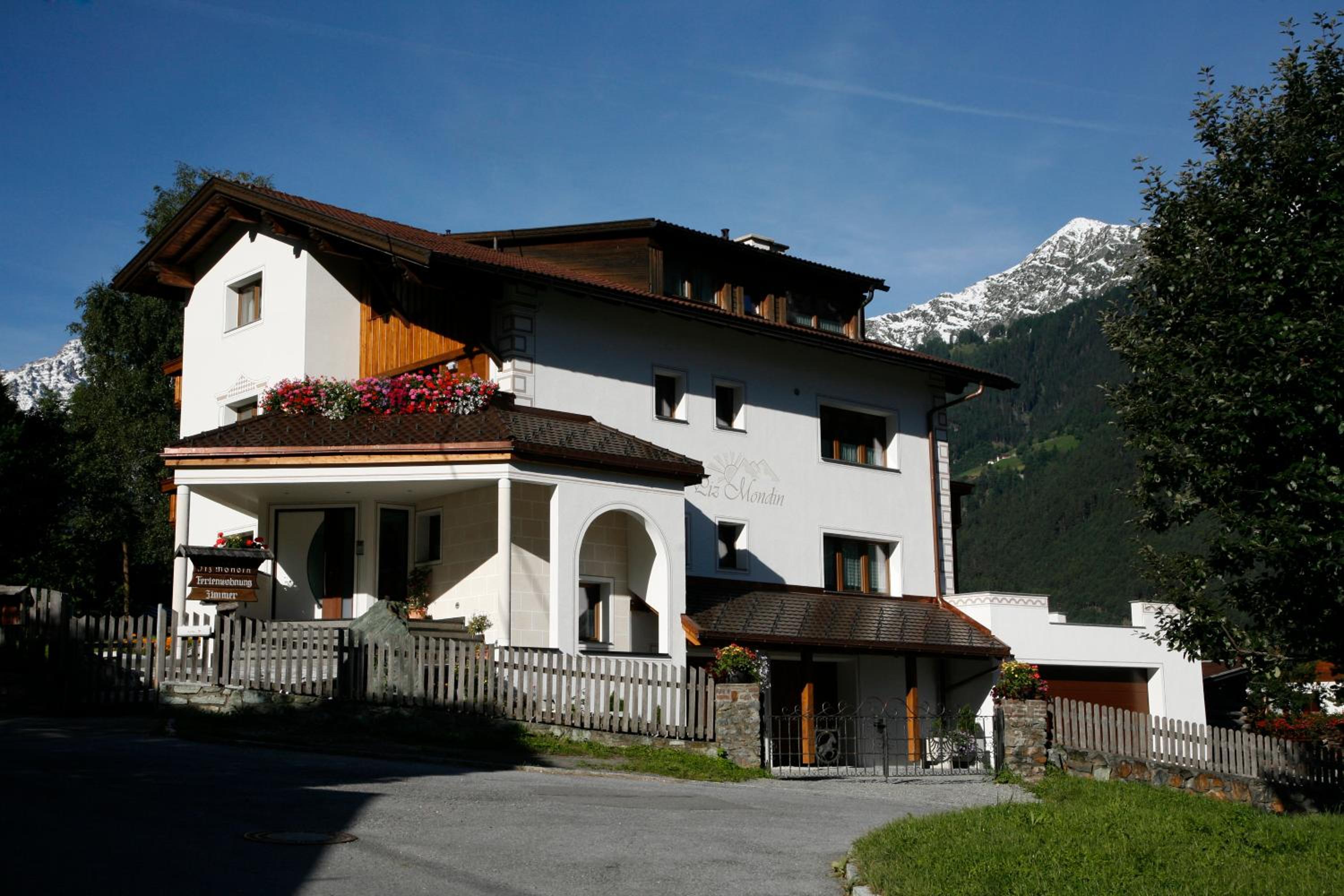 Apart Piz Mondin view 4