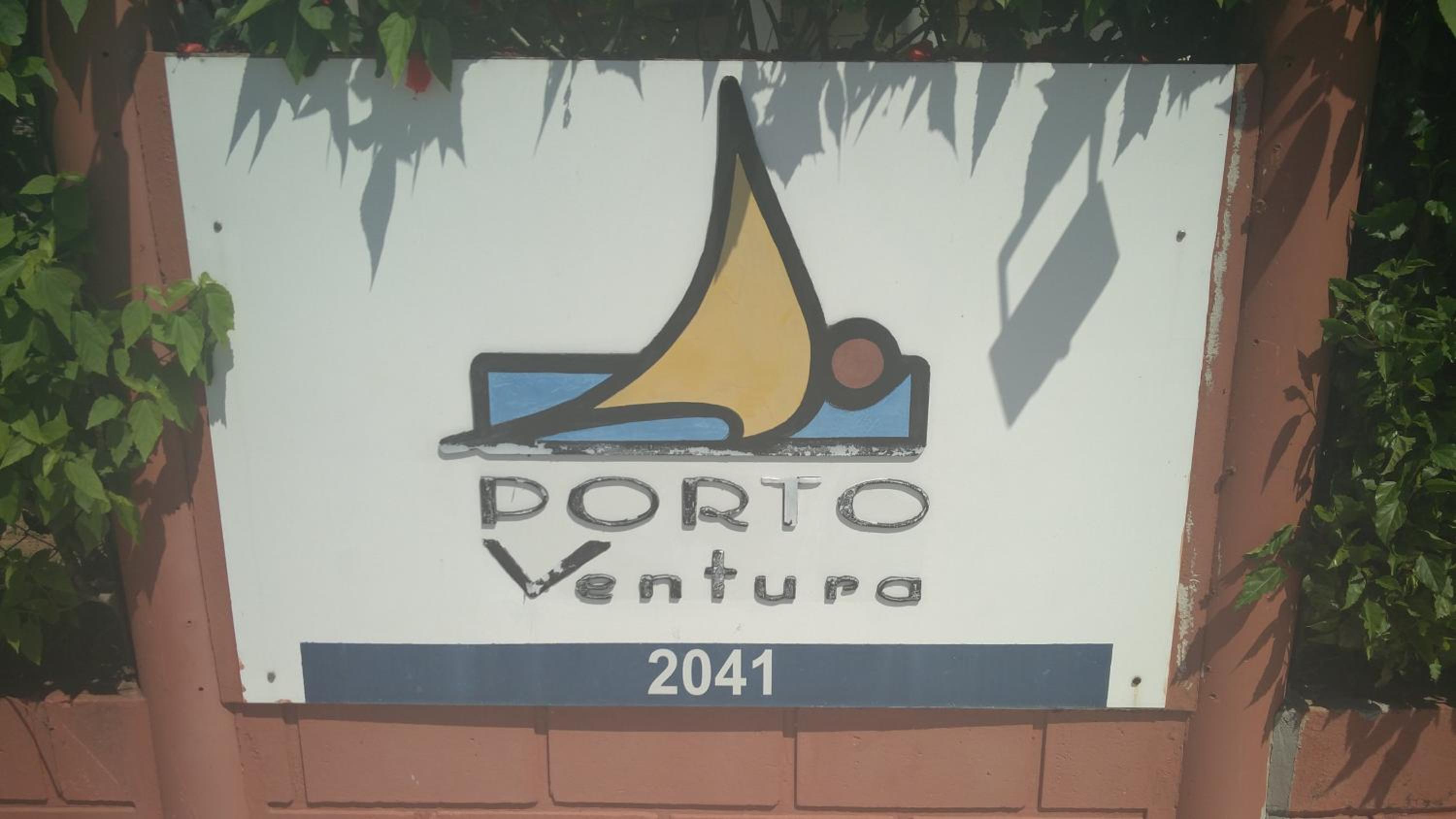 Apto Cond. Porto Ventura 3 quartos