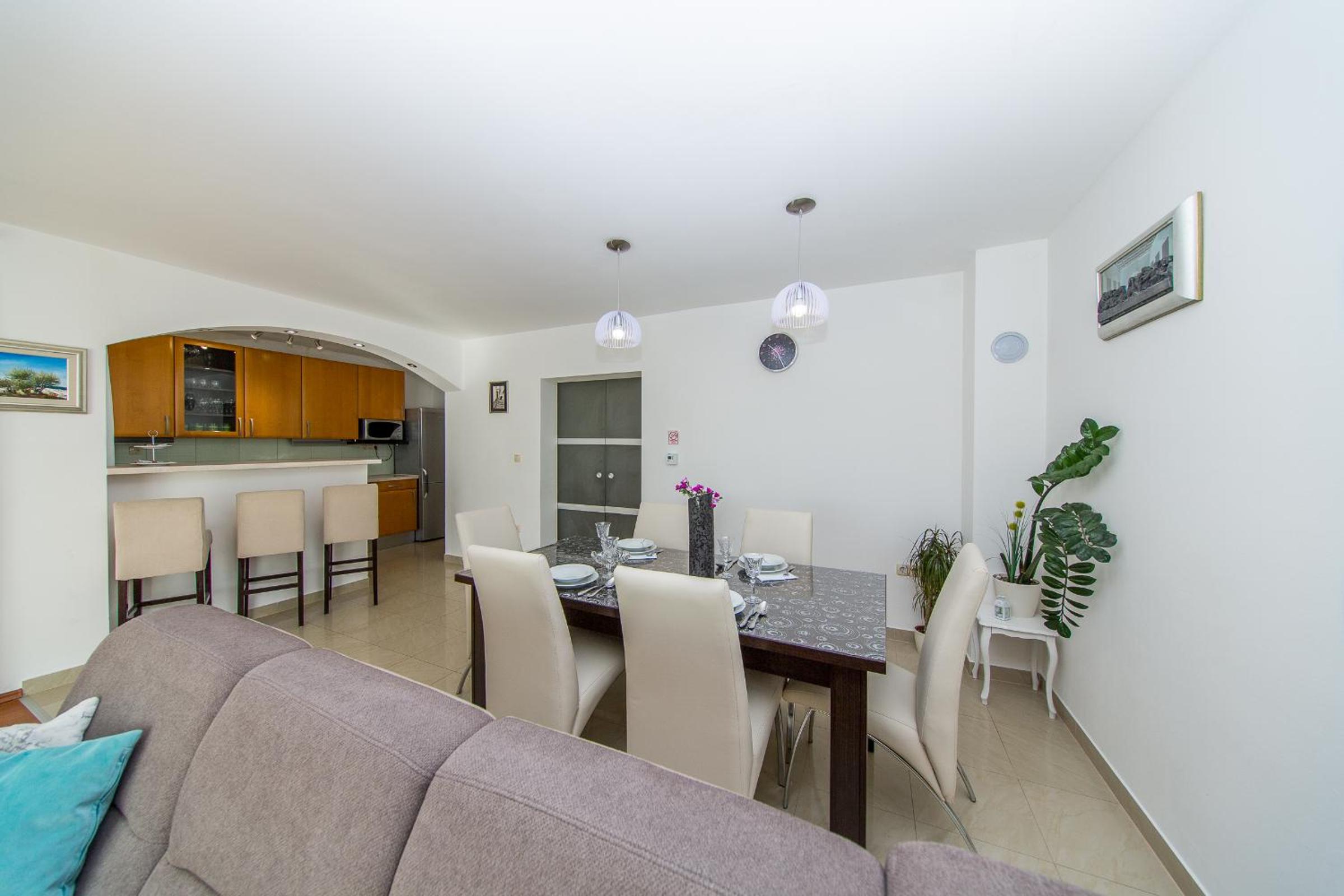Apartment Luni