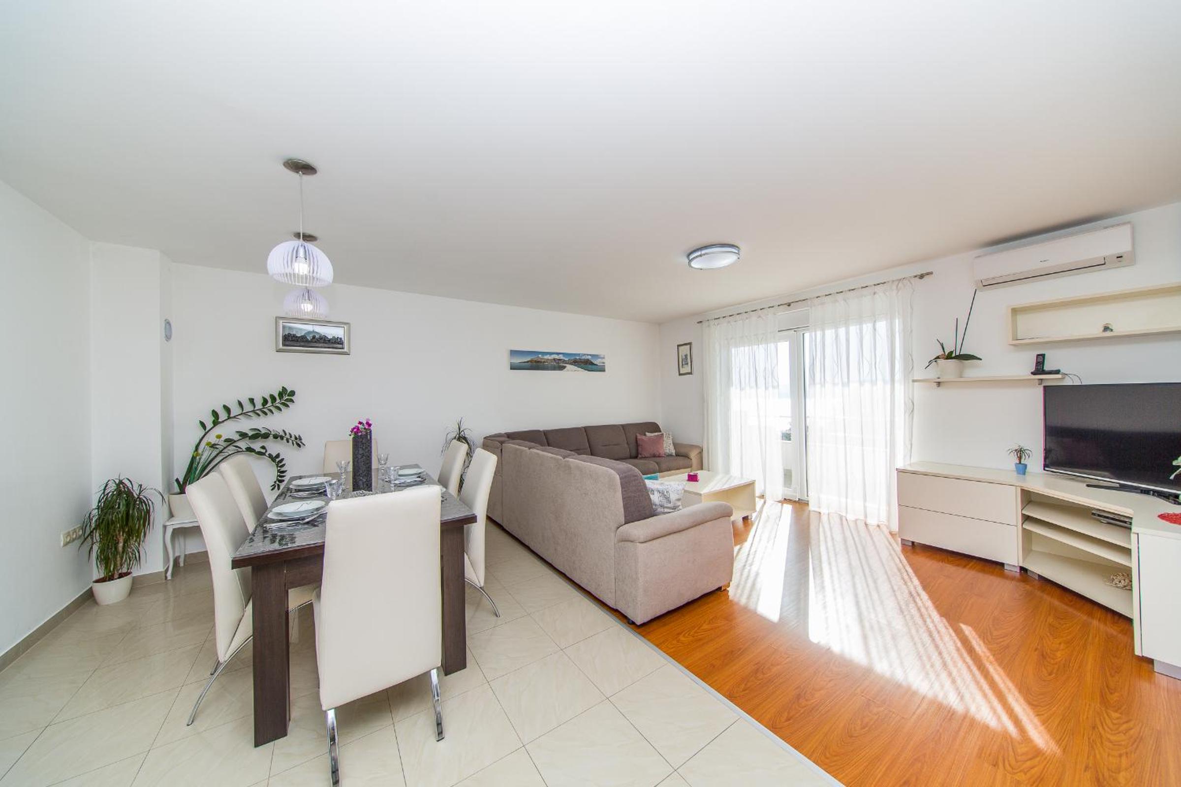 Apartment Luni