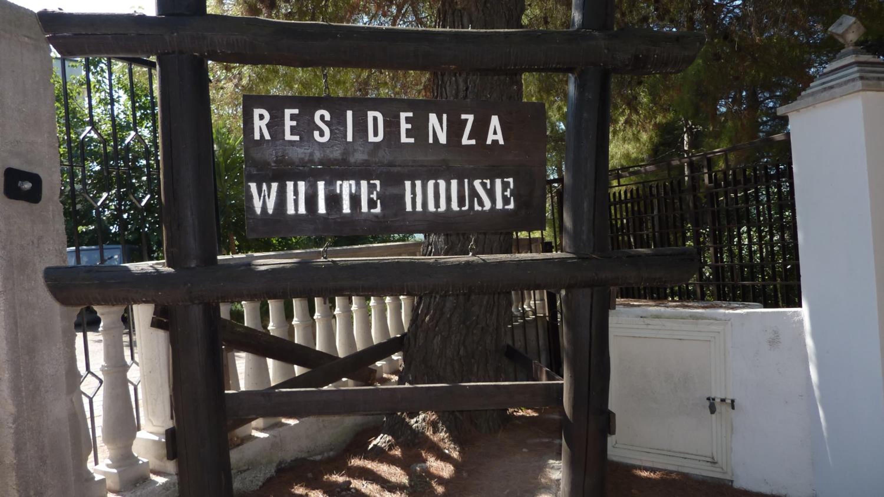B&B White House