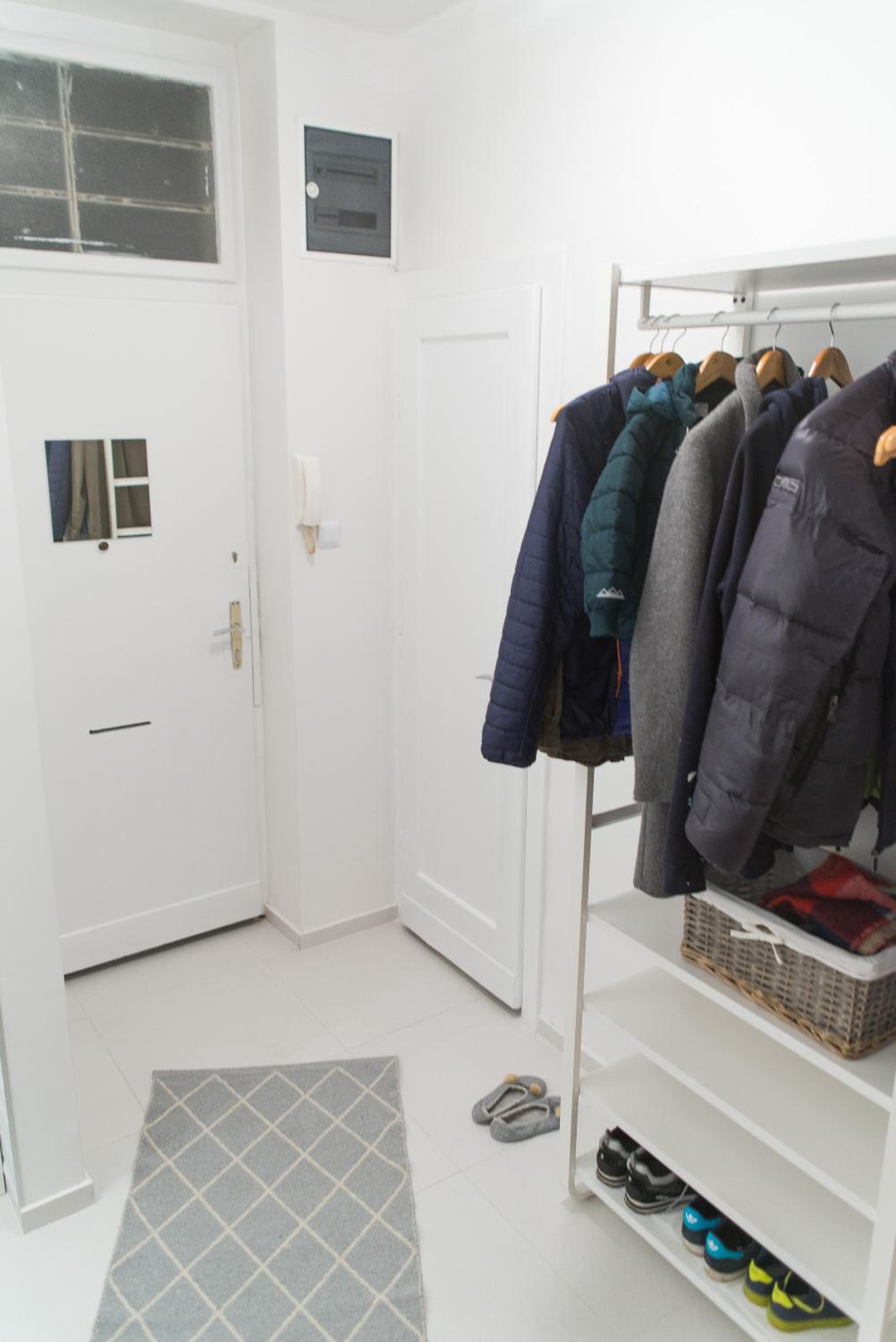 Bright & Stylish Studio Home, superbly located