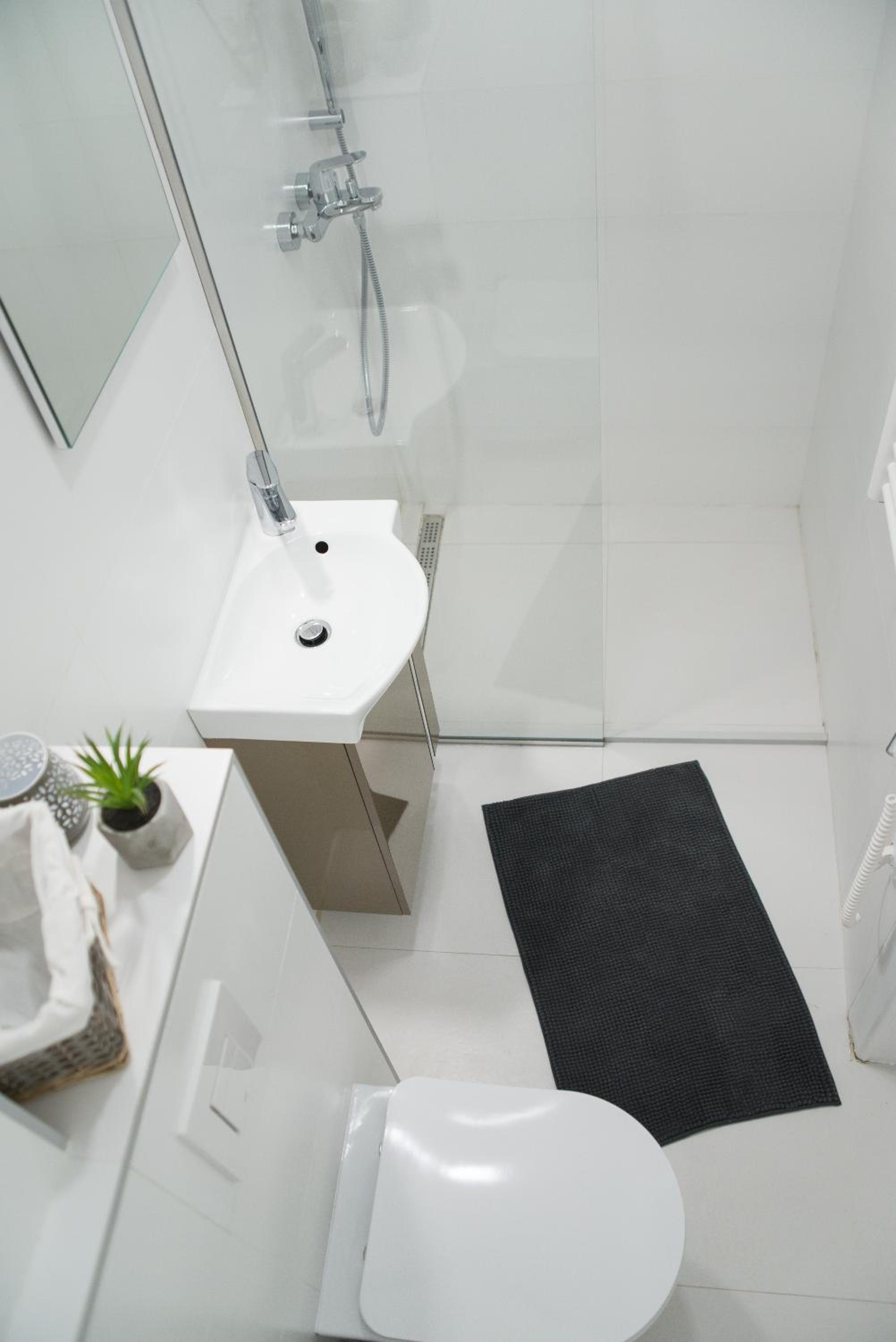 Bright & Stylish Studio Home, superbly located