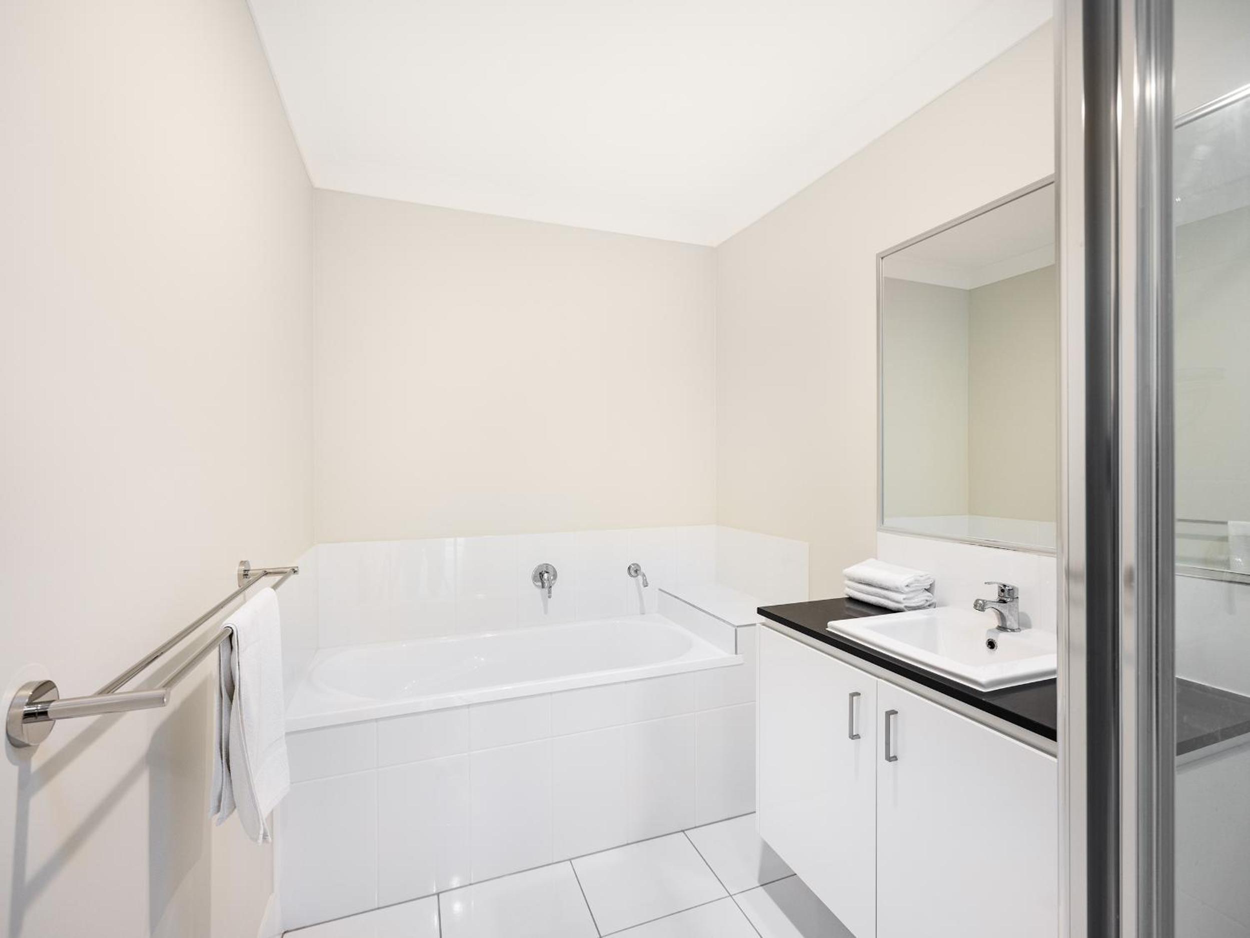 3 Mins to mall NEW Cozy 3 bed Home Easy access