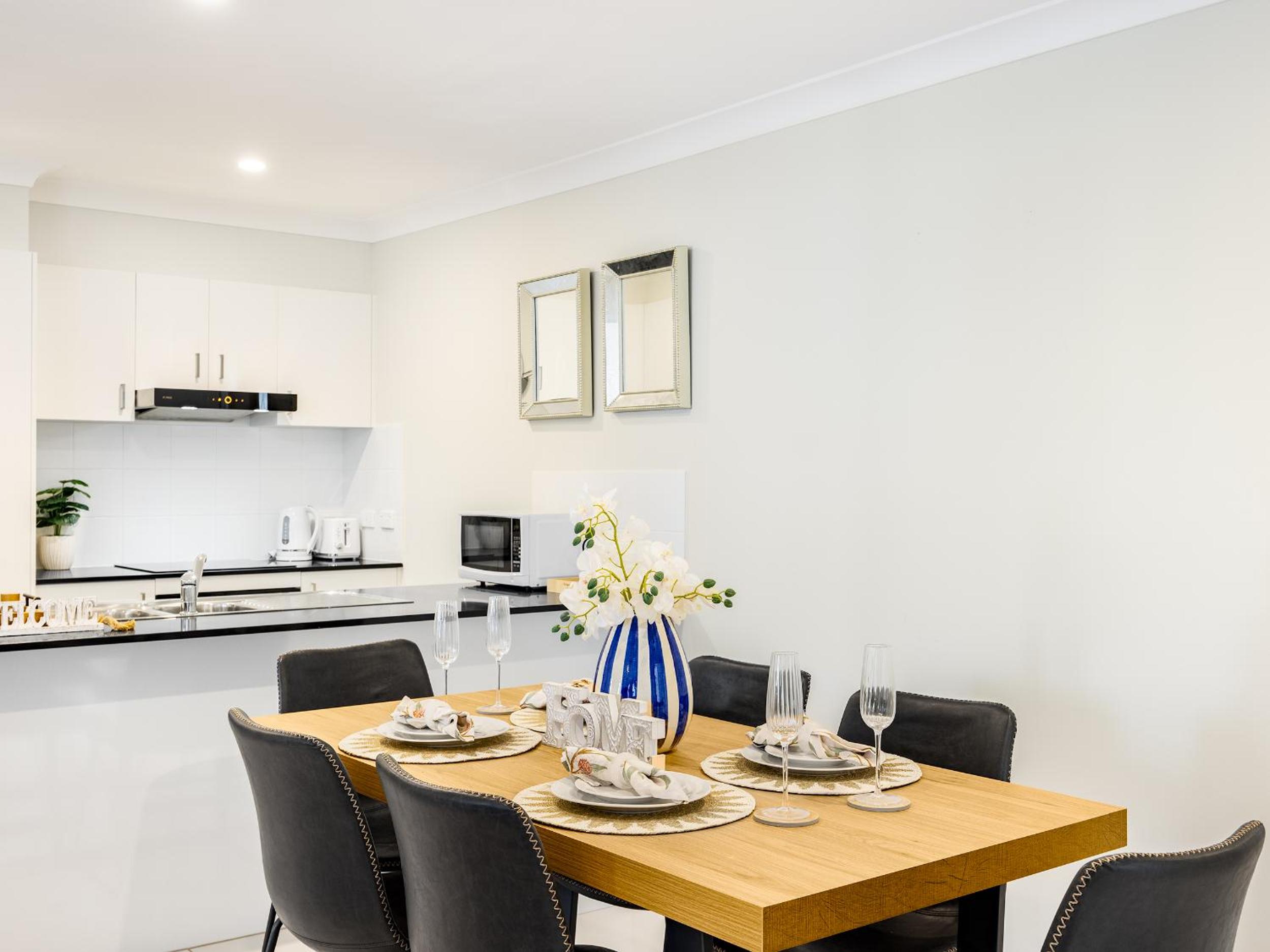 3 Mins to mall NEW Cozy 3 bed Home Easy access