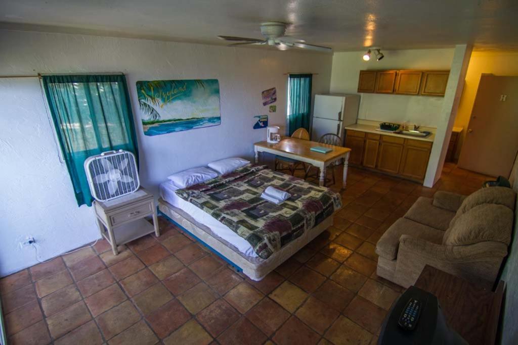 Backpackers Vacation Inn and Plantation Village