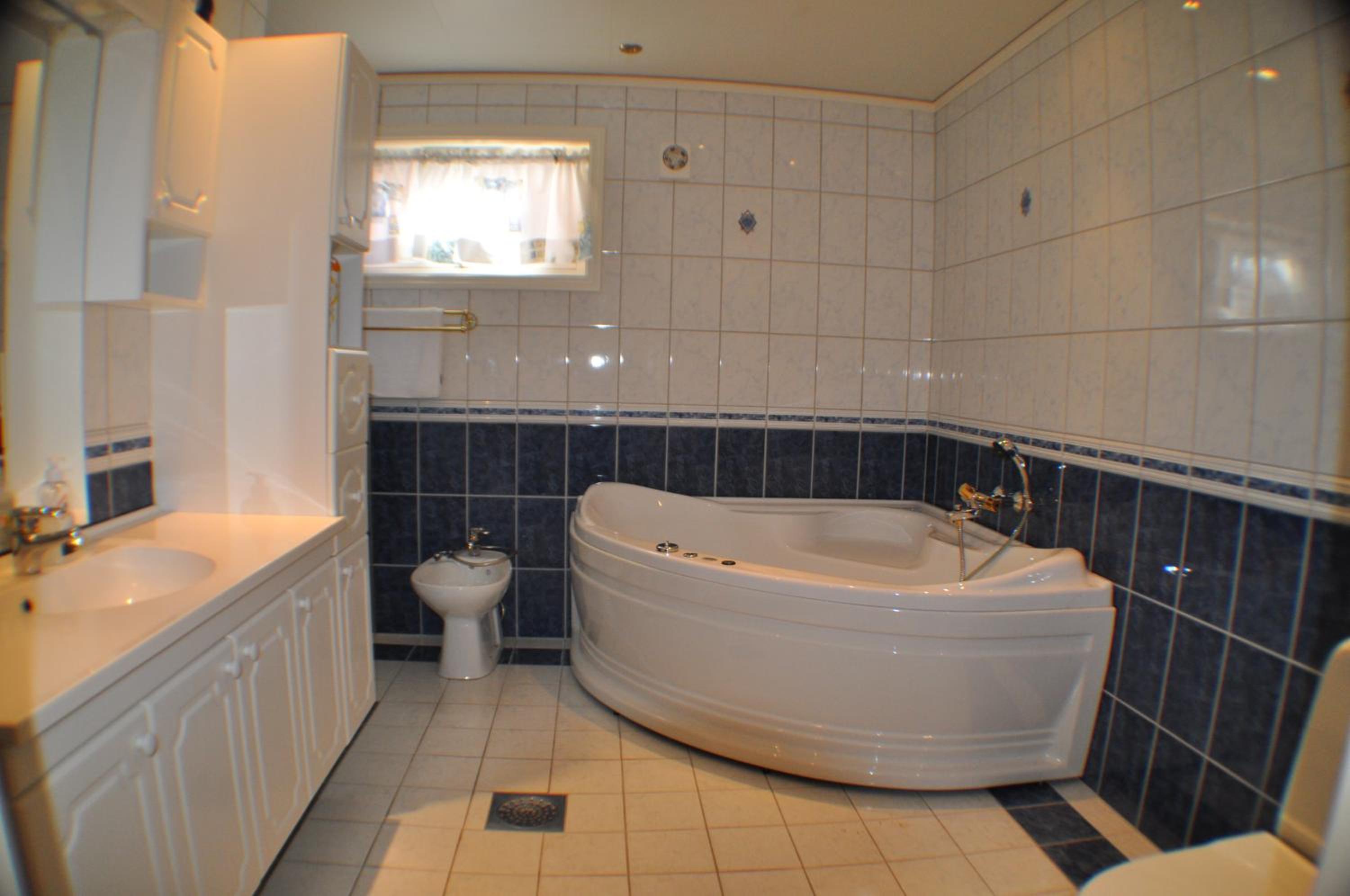 5-Bedroom House in Lofoten view 5