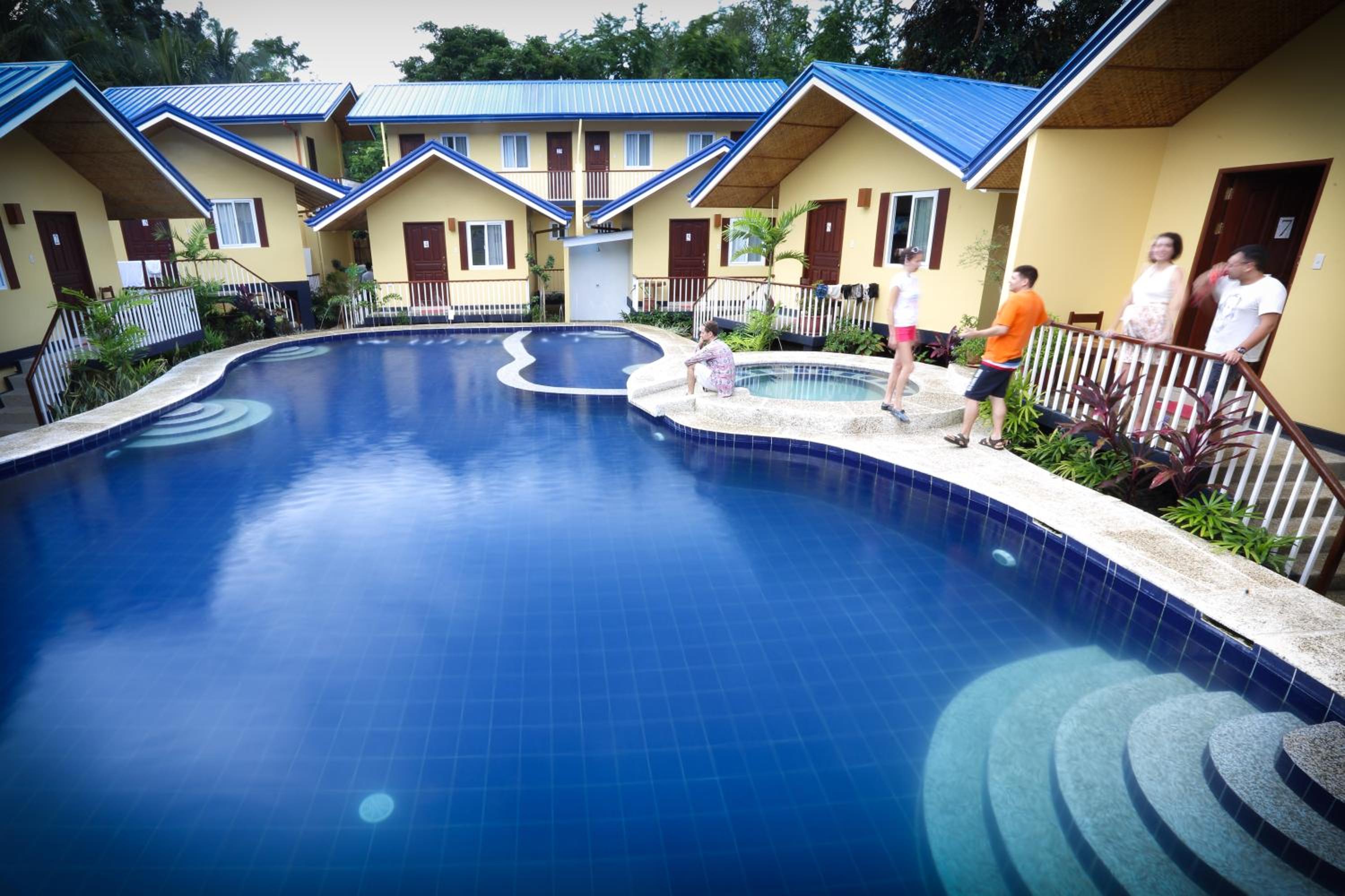 Blue Lagoon Inn & Suites