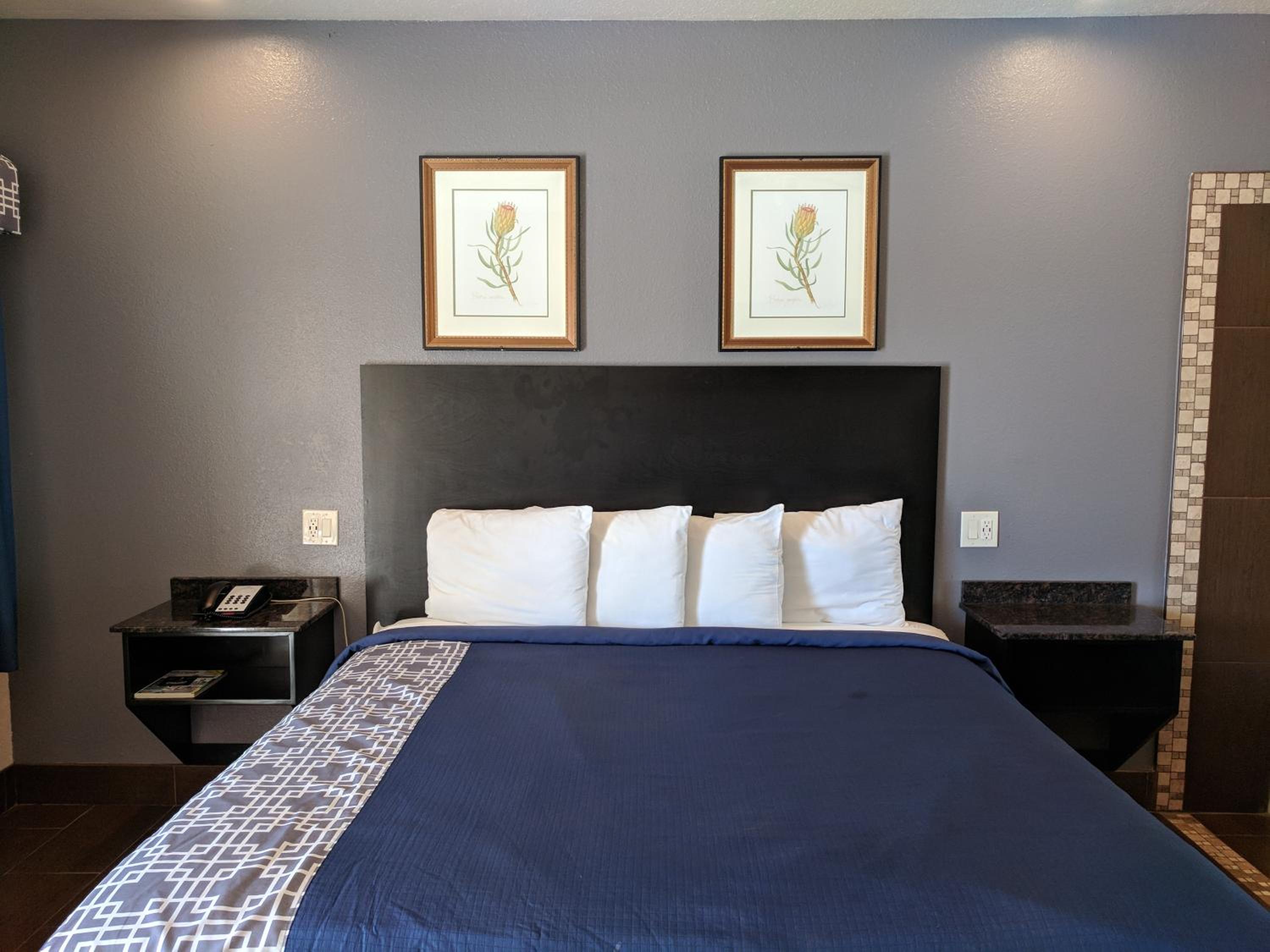 Americas Best Value Inn - Brownsville - Property Image 32
