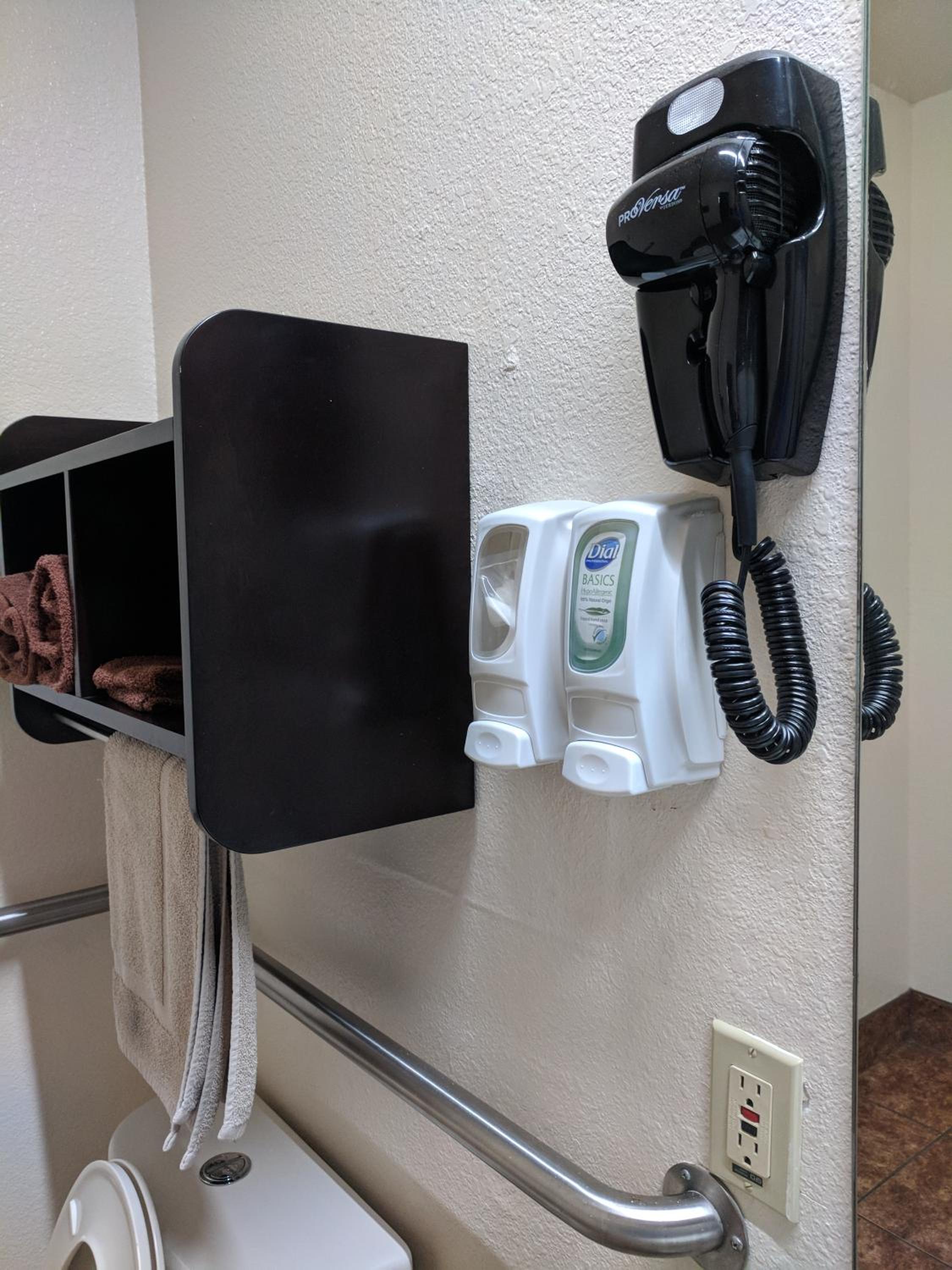 Americas Best Value Inn - Brownsville - Property Image 14