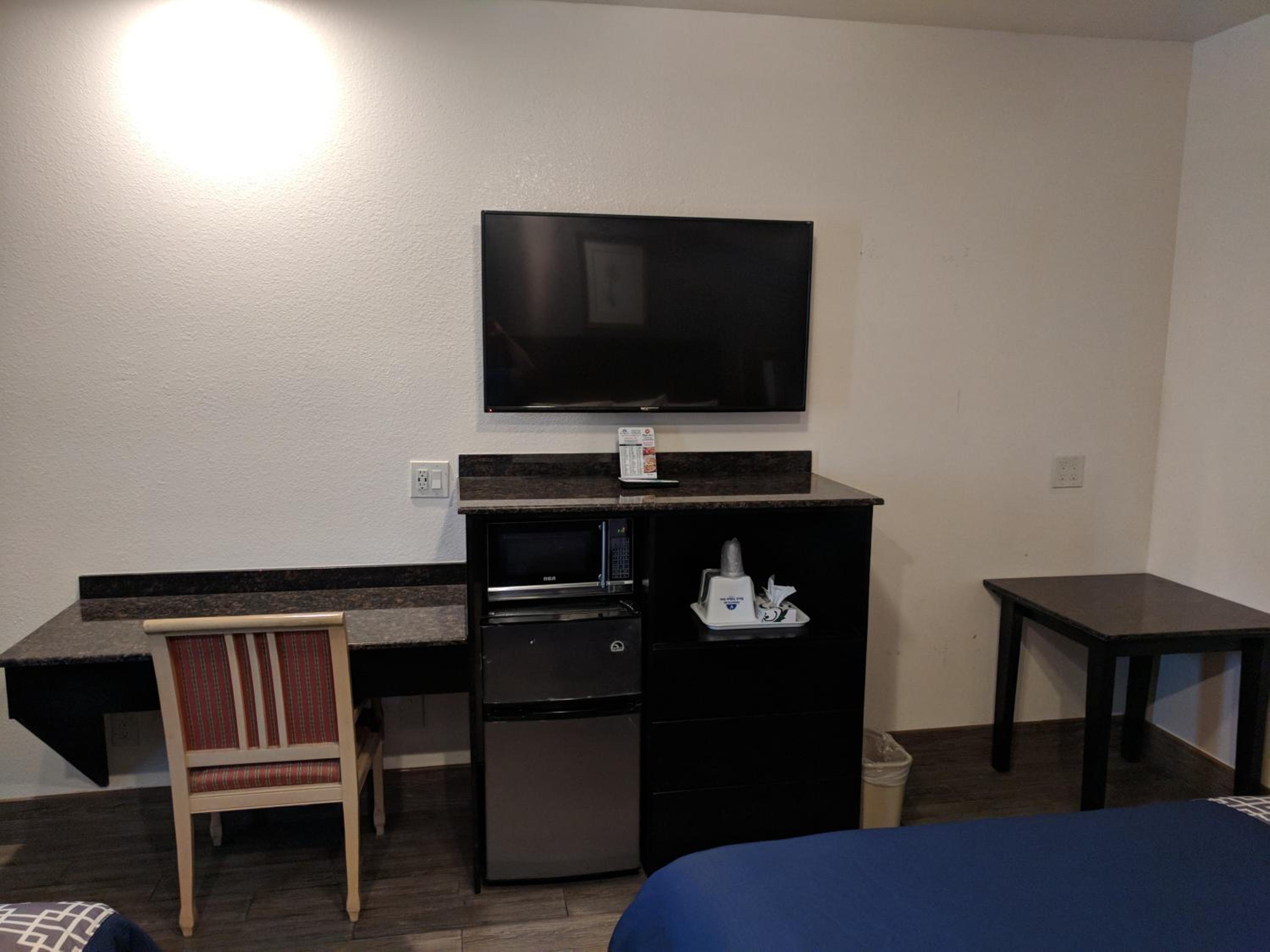 Americas Best Value Inn - Brownsville - Property Image 41