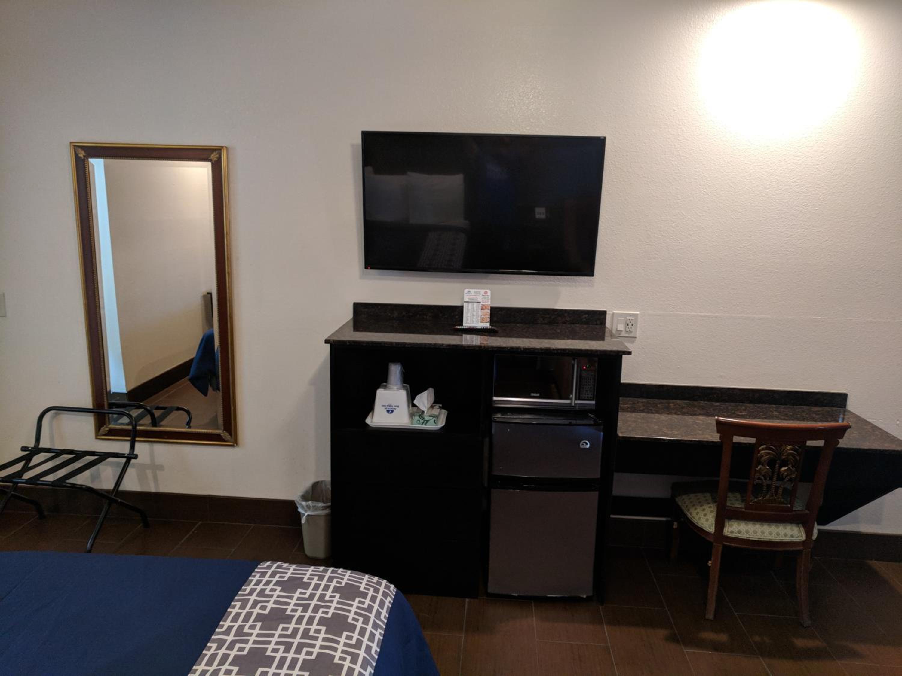 Americas Best Value Inn - Brownsville - Property Image 43