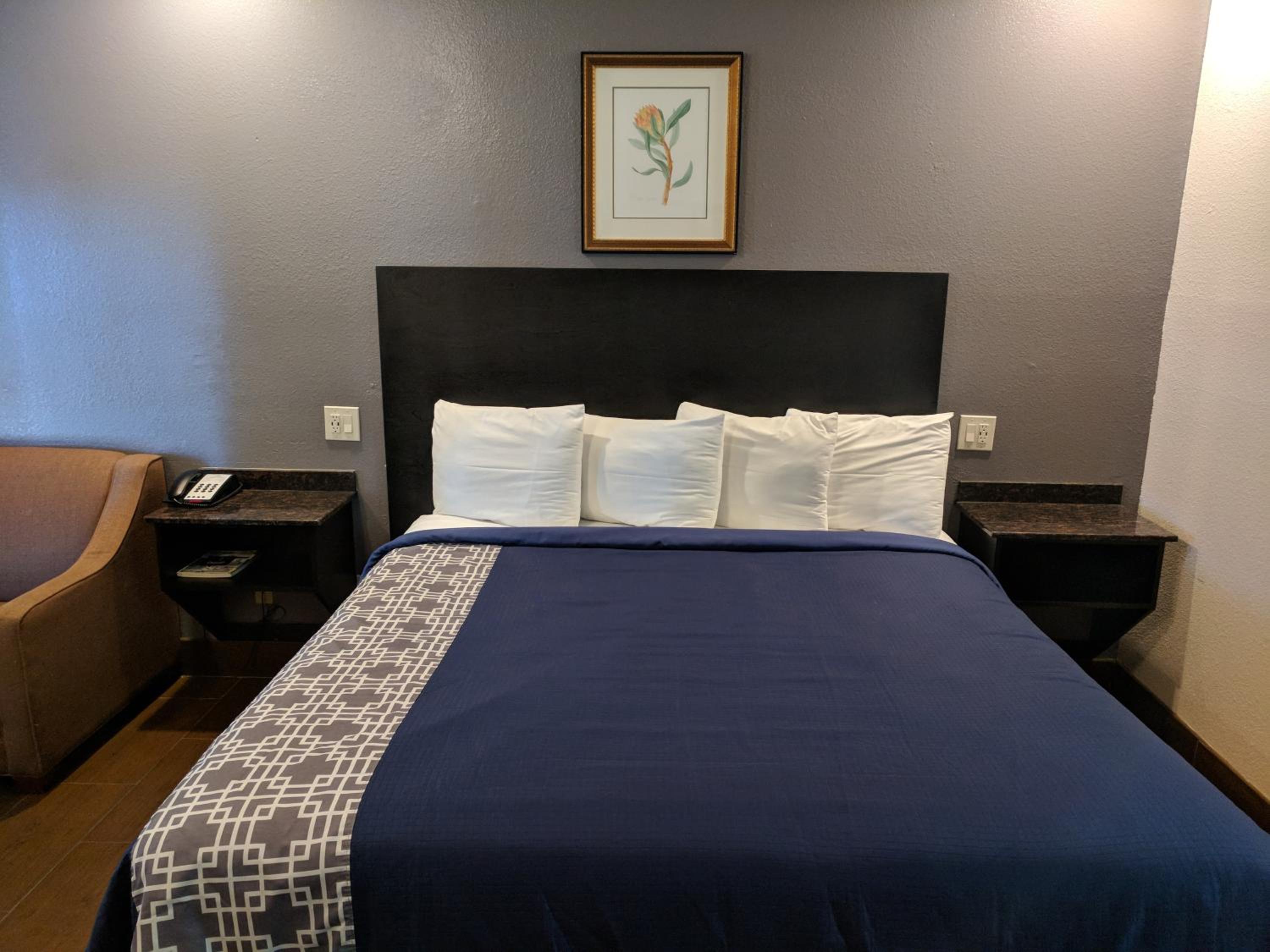 Americas Best Value Inn - Brownsville - Property Image 2